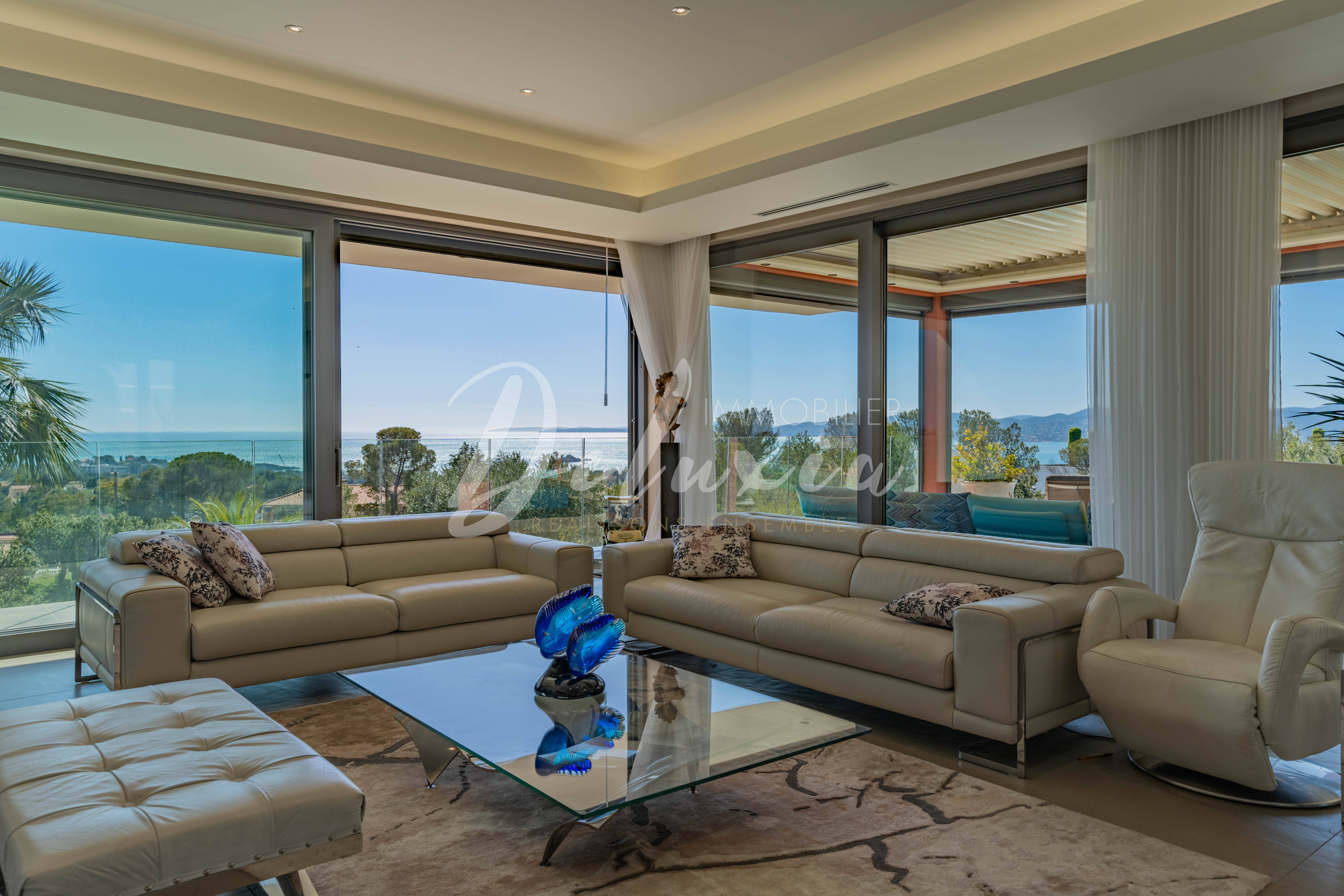 Achat villa avec séjour lumineux à Saint-Raphaël 