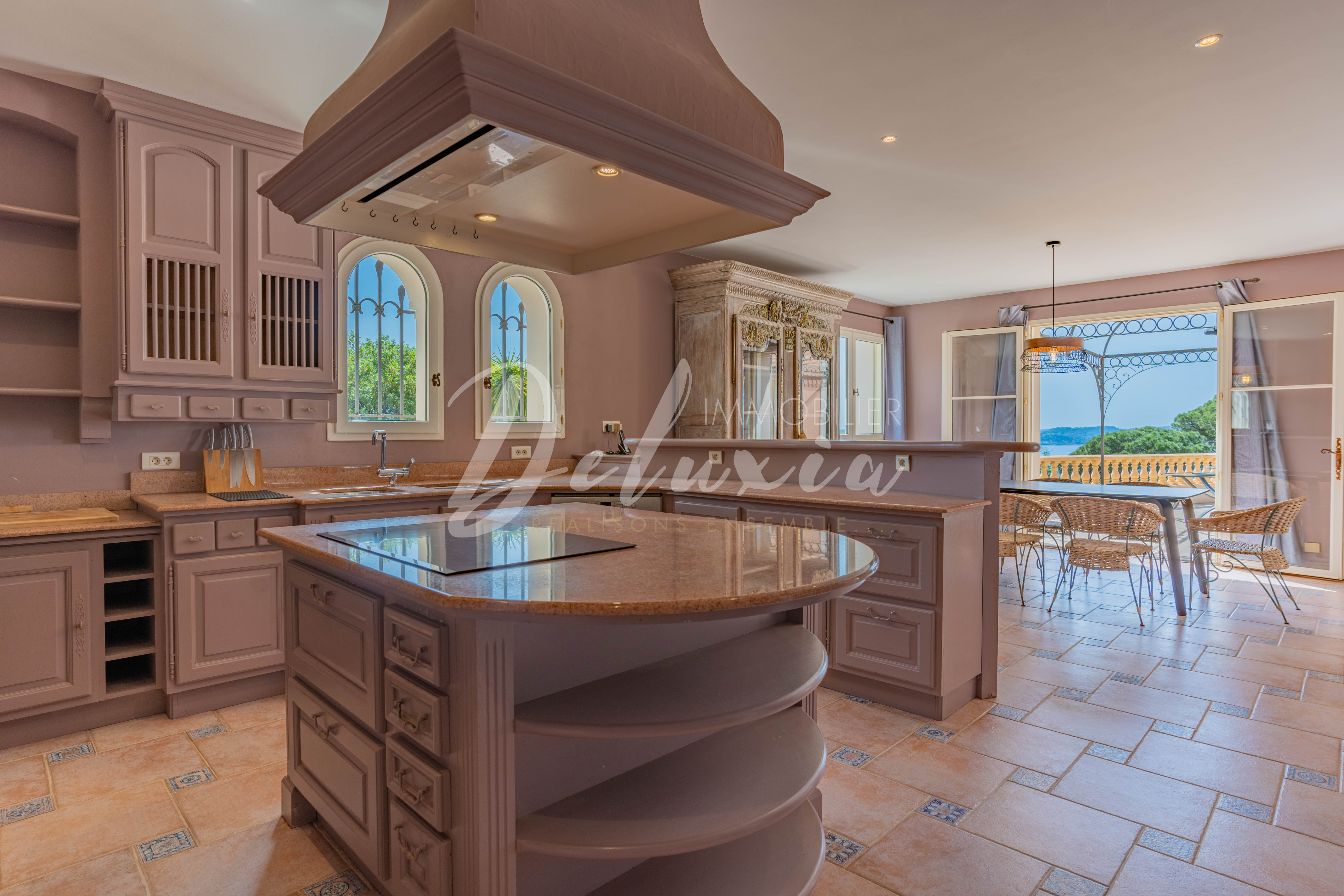 Maison à vendre avec grande cuisine équipée à Sainte-Maxime