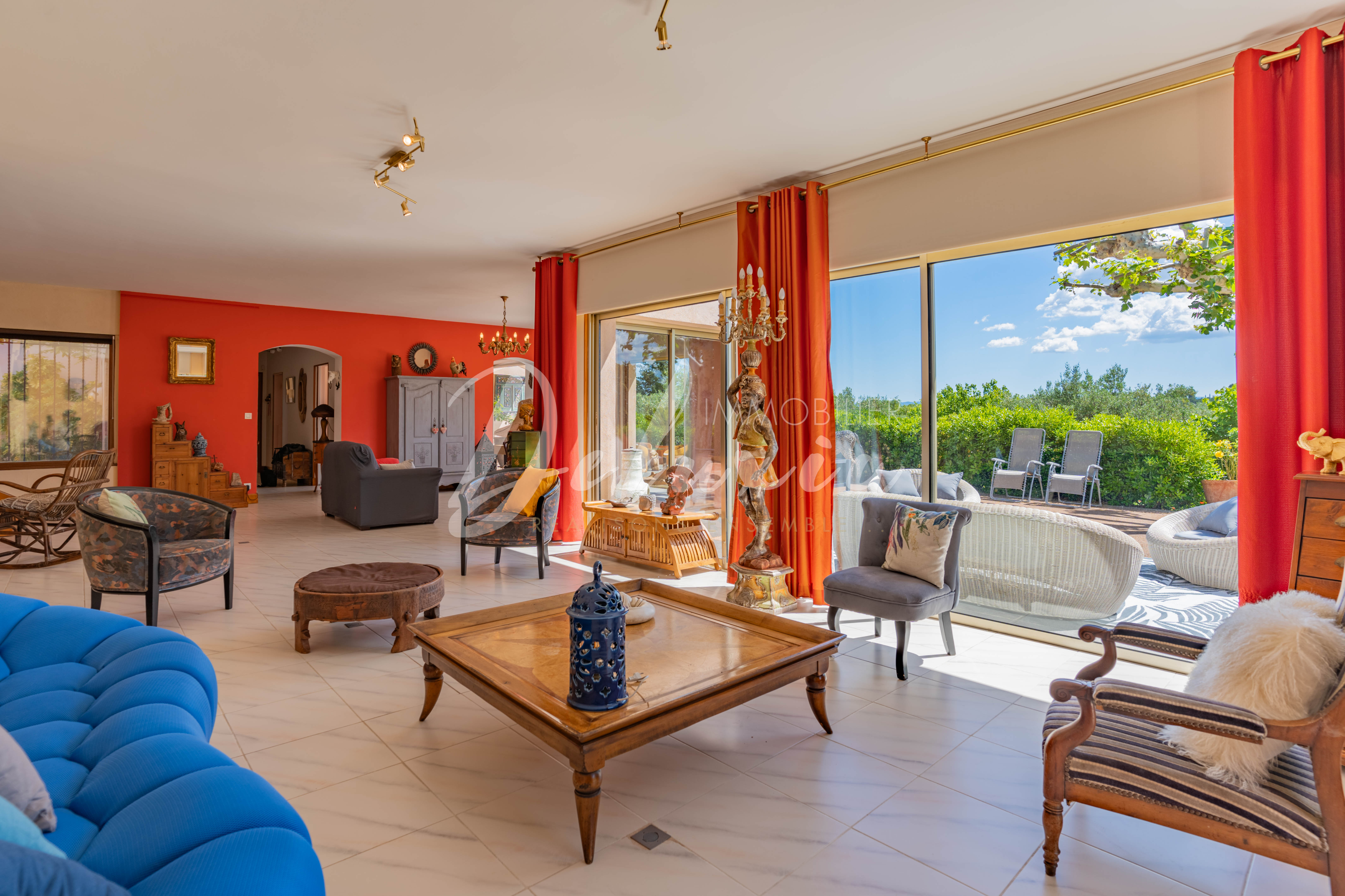 Achat maison avec grand séjour et accès terrasse à Lorgues 