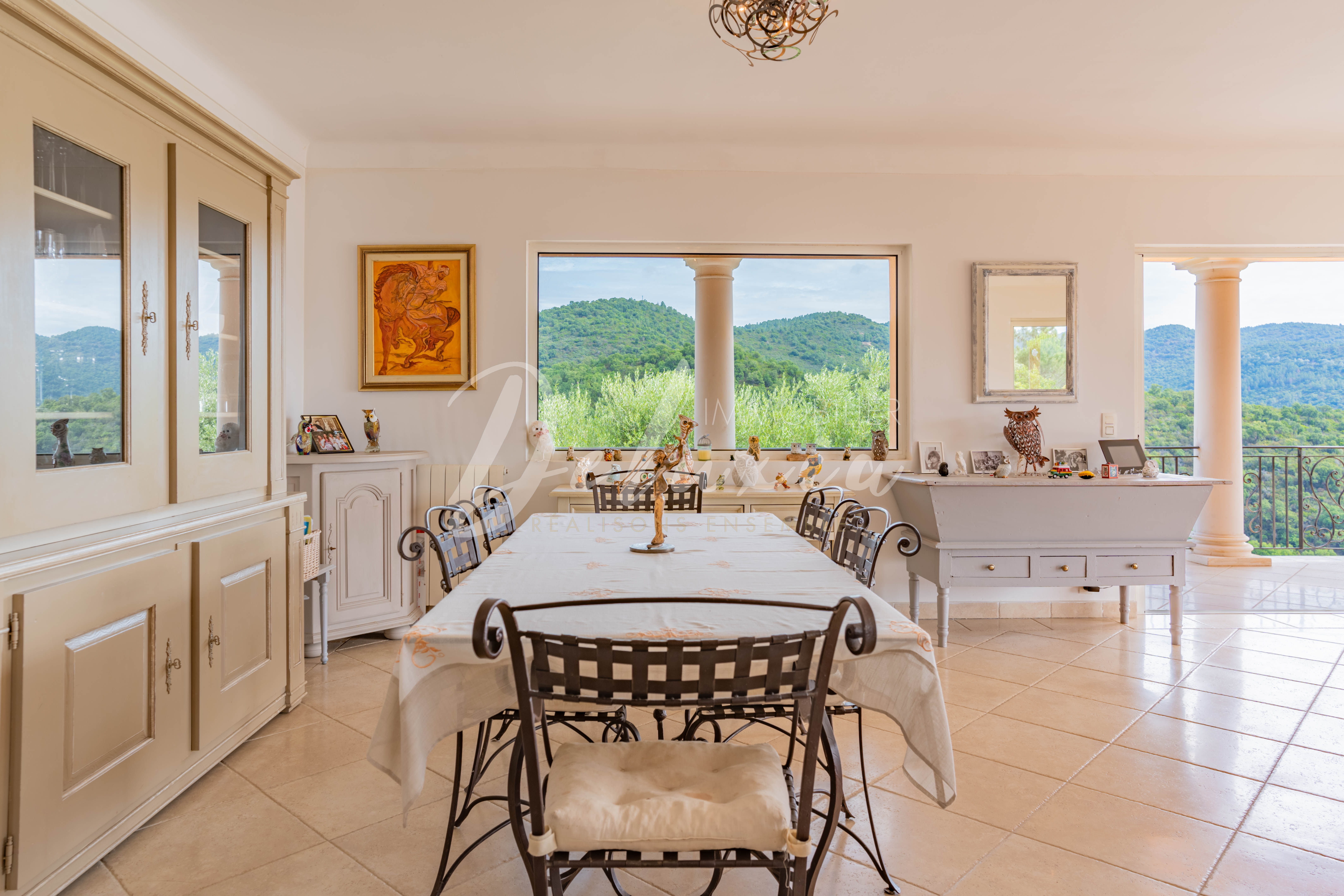 Maison avec séjour lumineux à vendre aux Adrets-de-L'Estérel 
