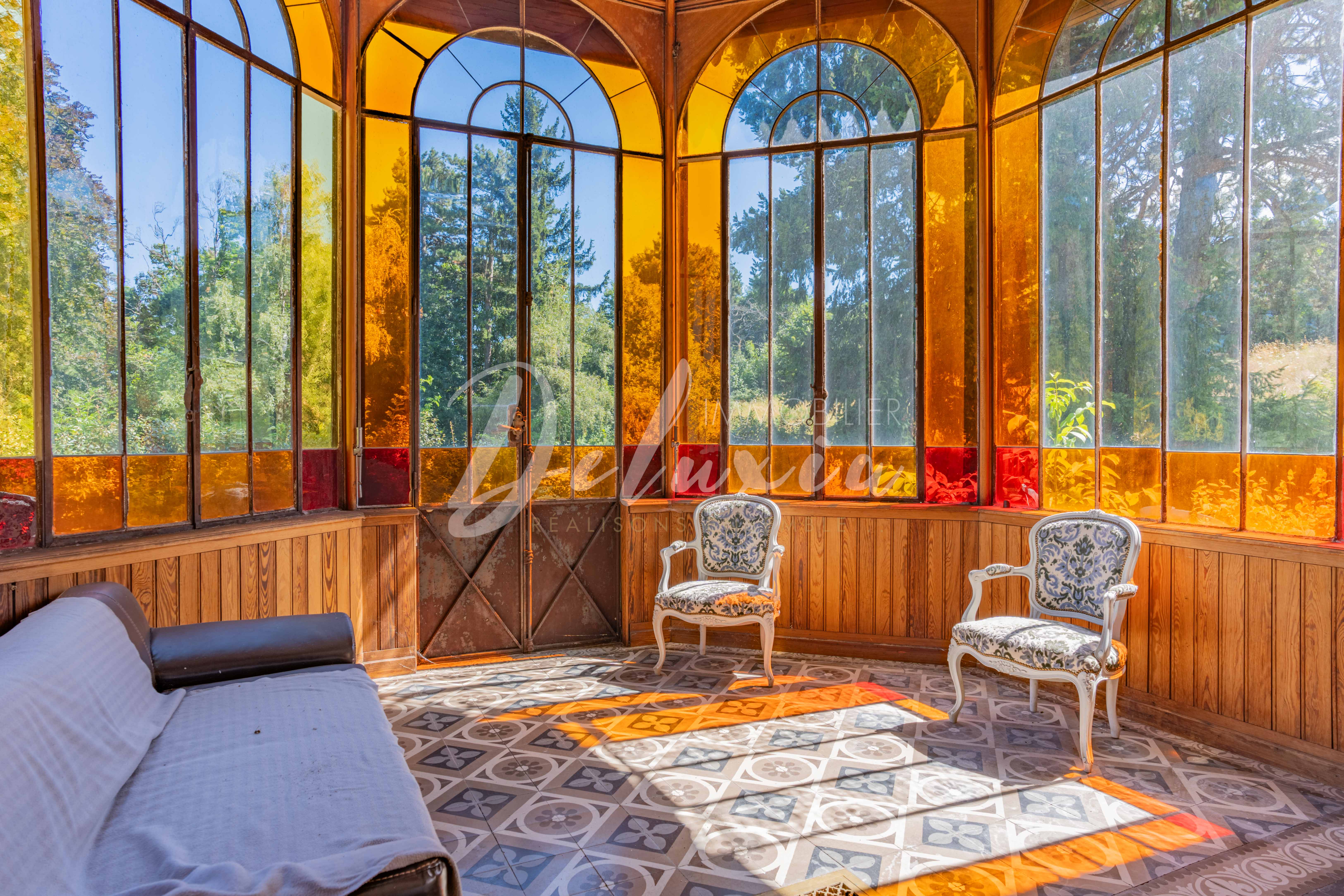 Propriété atypique à vendre en Auvergne-Rhône-Alpes 