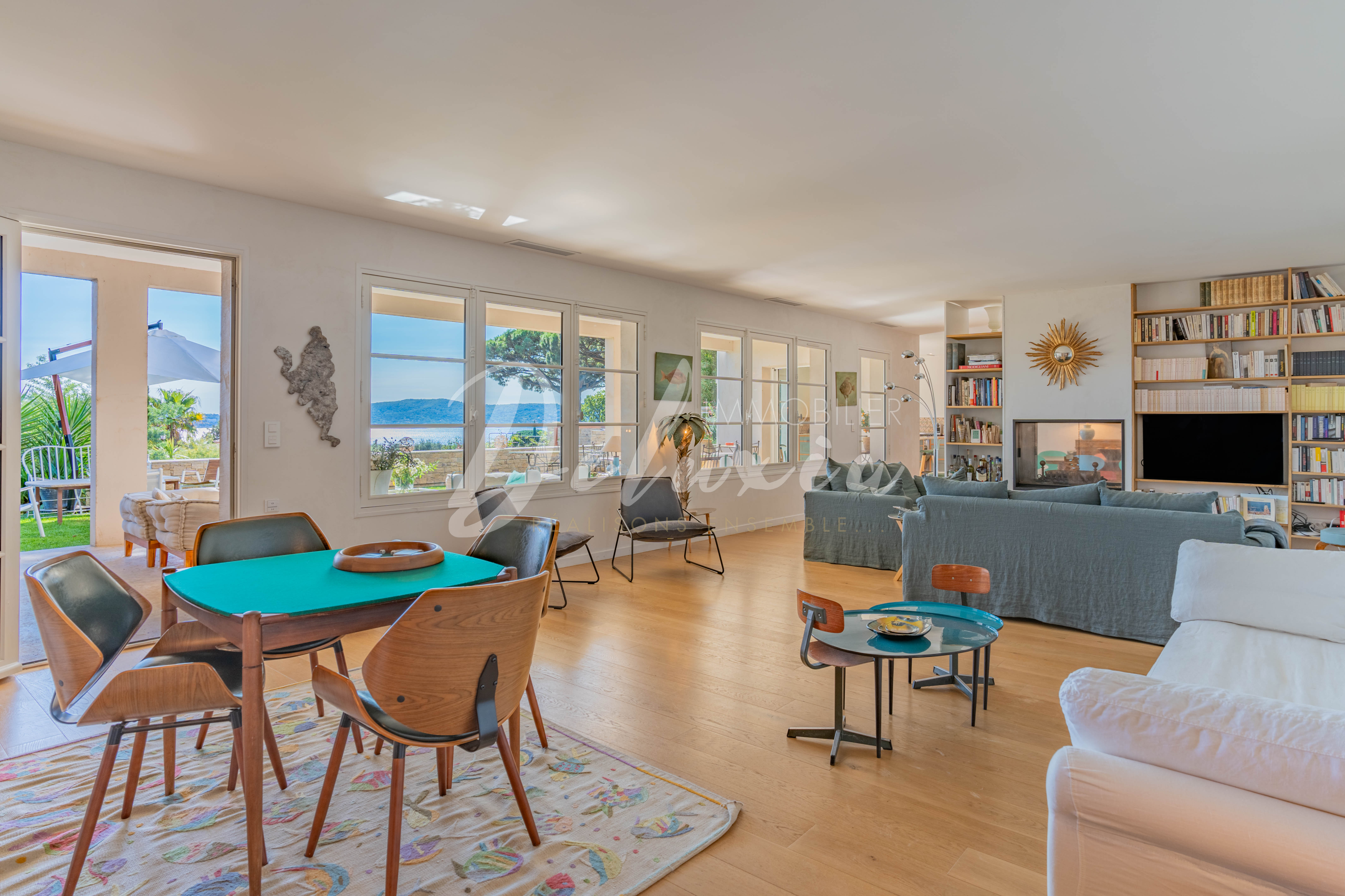 Achat villa avec grand séjour vue mer à Grimaud