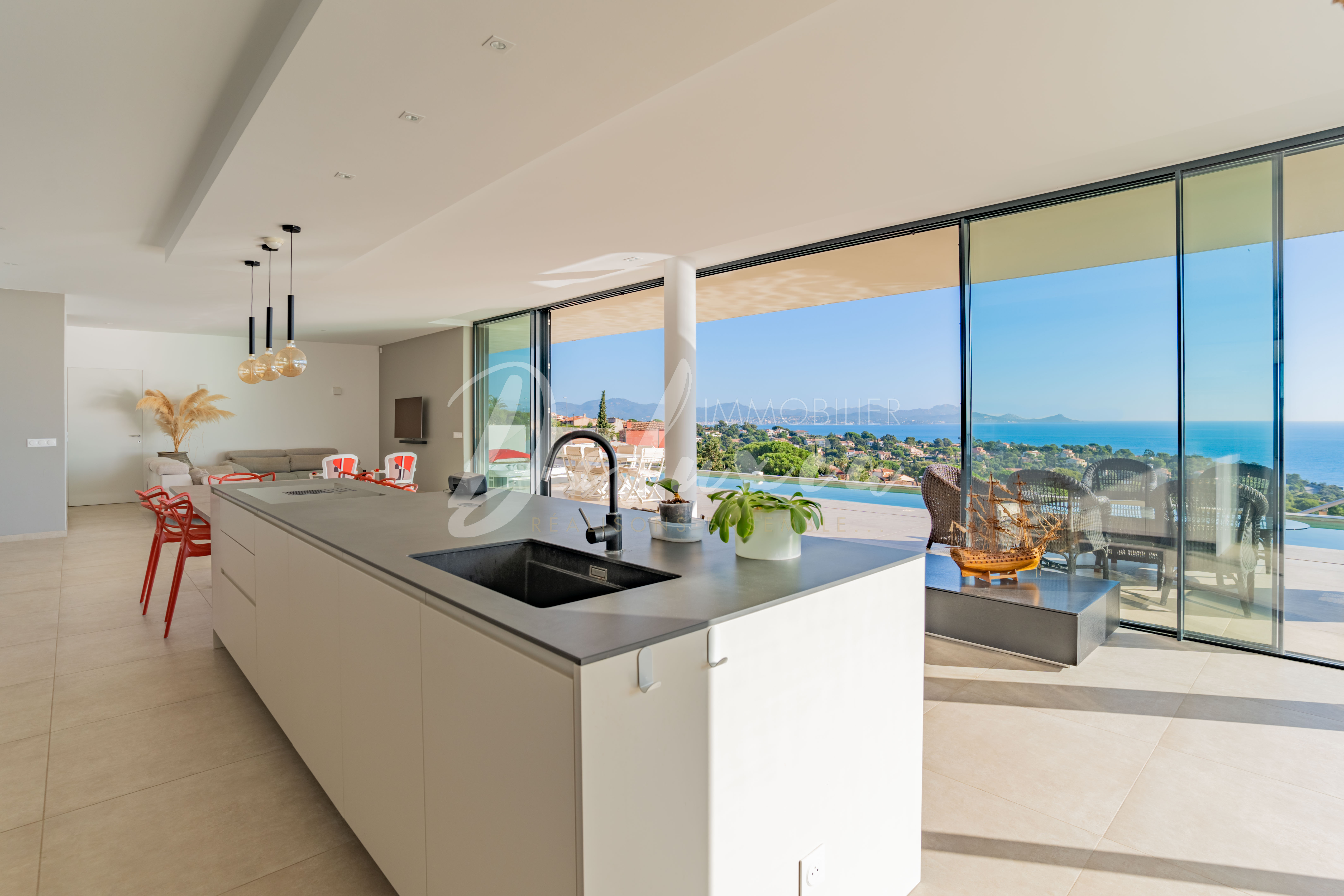 Achat maison avec cuisine vue mer sur la Côte d'Azur