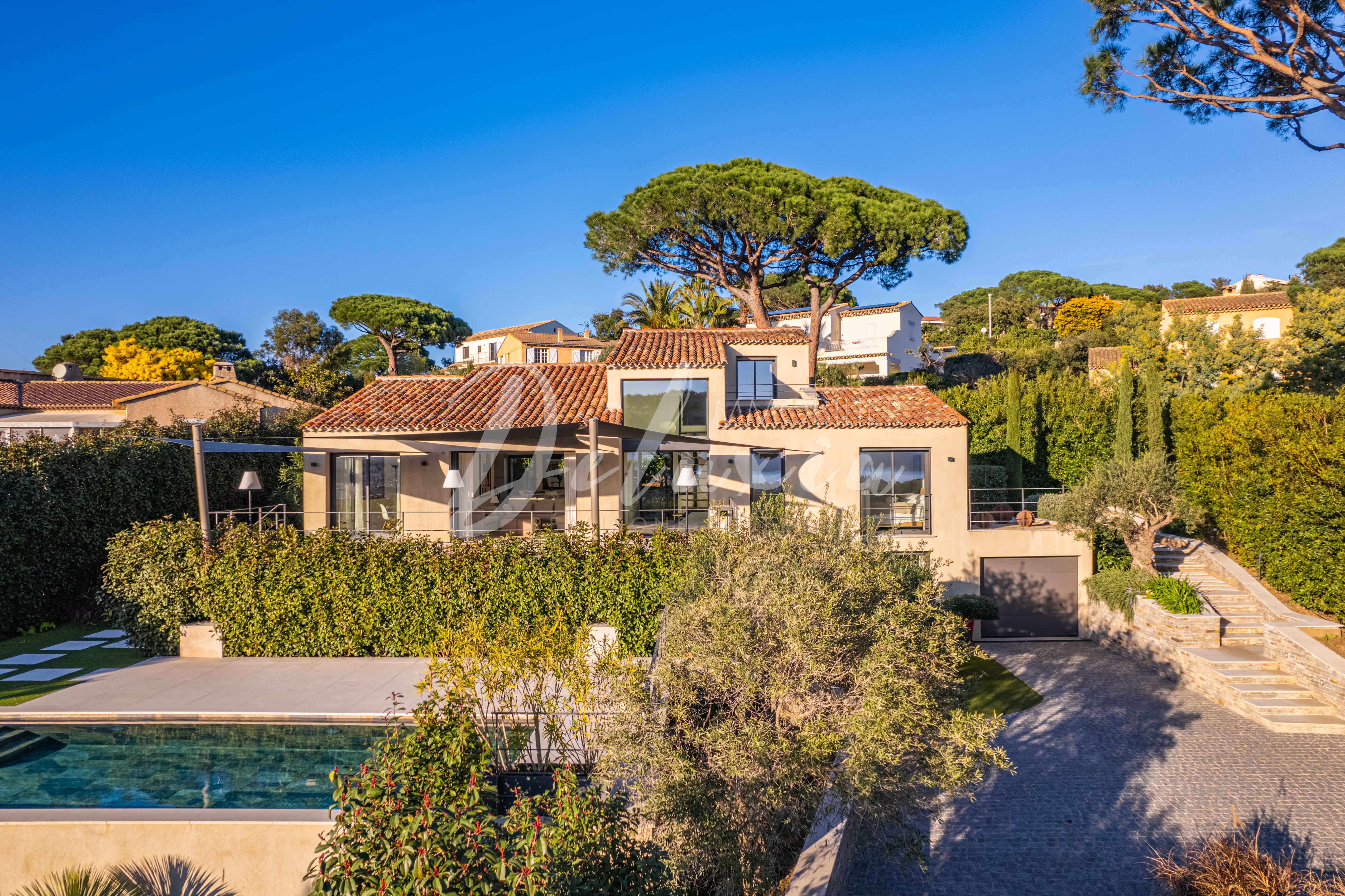 Villa rénovée avec piscine à vendre à Sainte-Maxime 