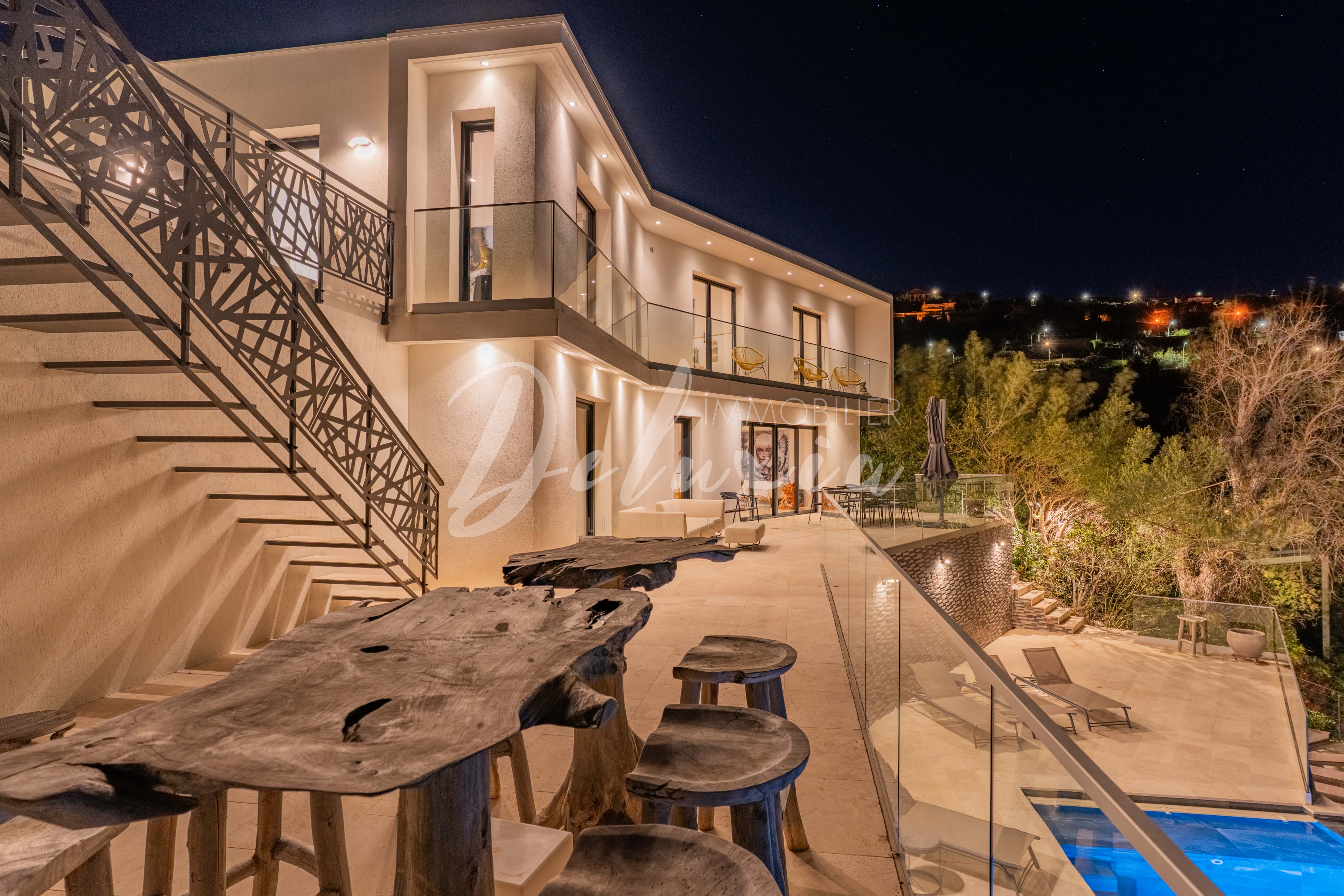 Villa à vendre avec éclairage de nuit aux Issambres