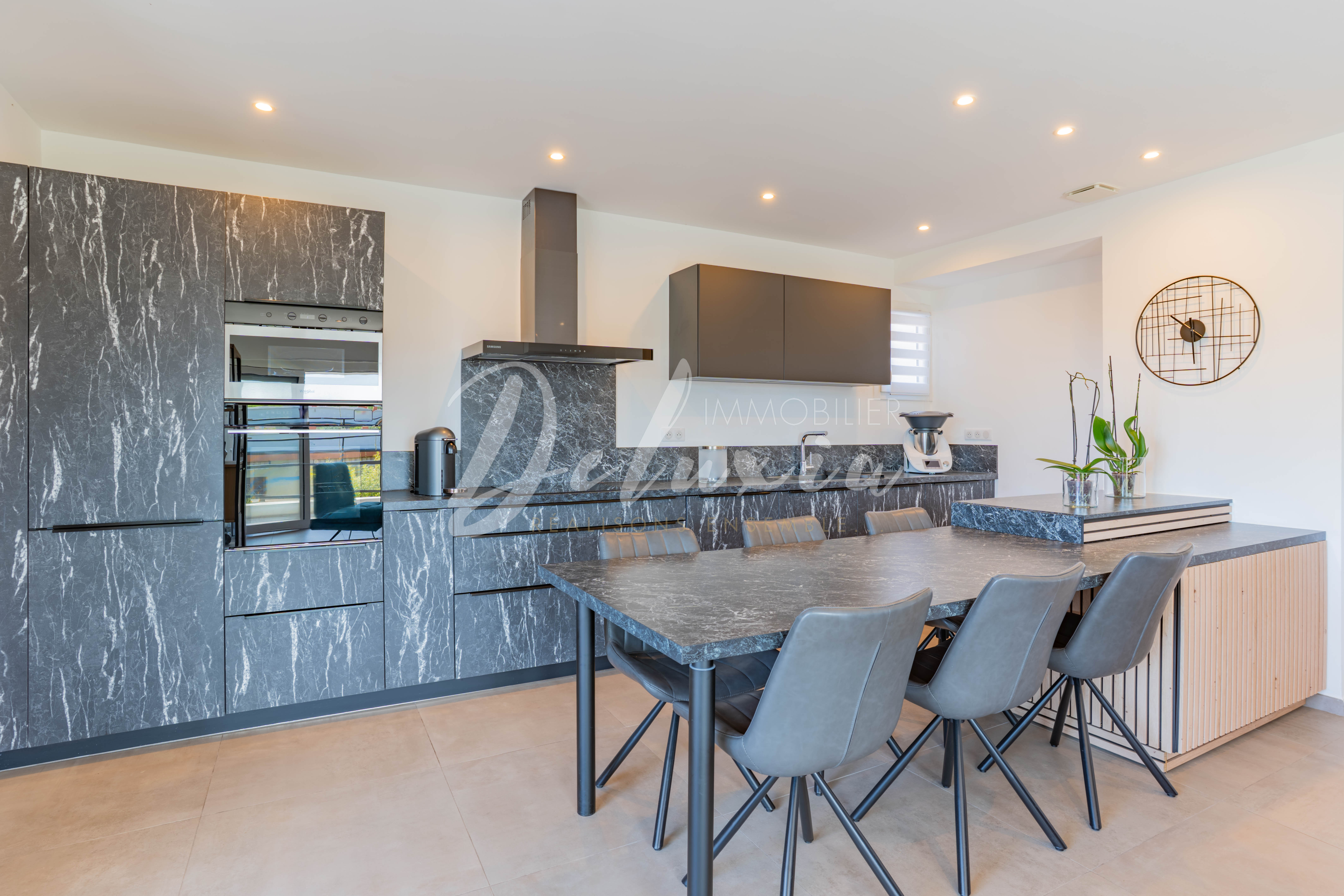 Appartement à vendre avec cuisine moderne à Saint-Raphaël 