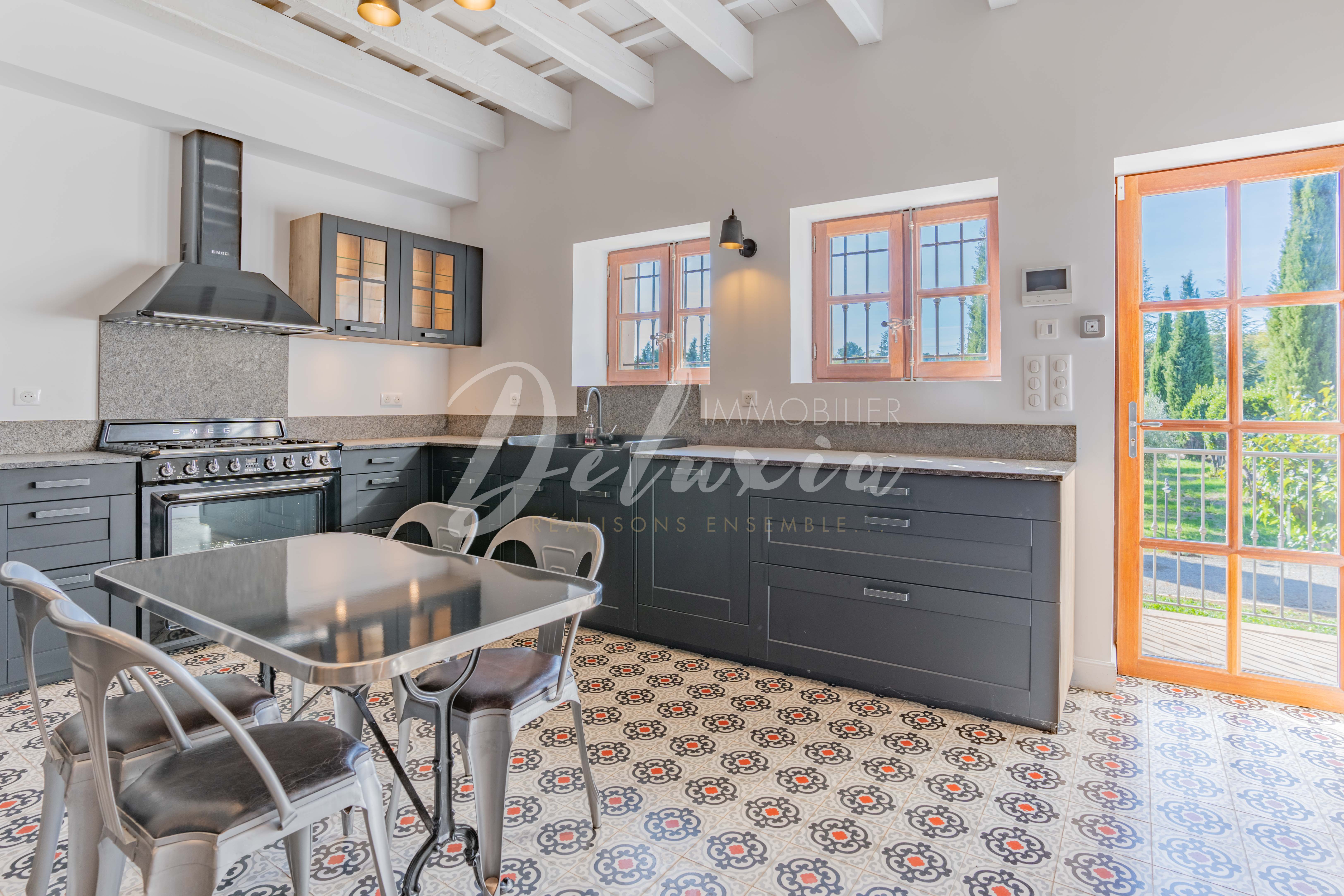 Maison à vendre avec grande cuisine à Aups 