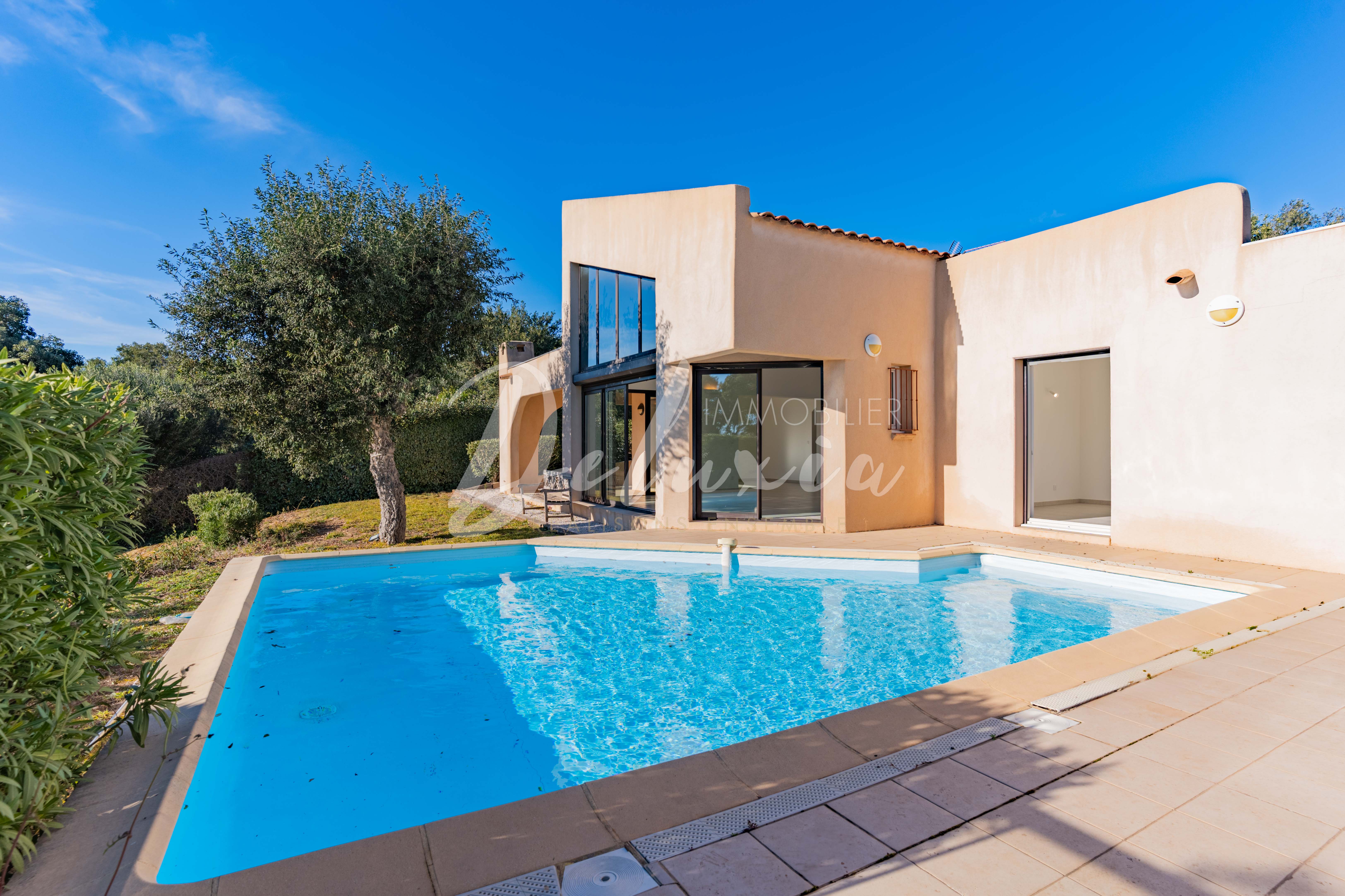 Achat villa avec piscine à Saint-Raphaël 