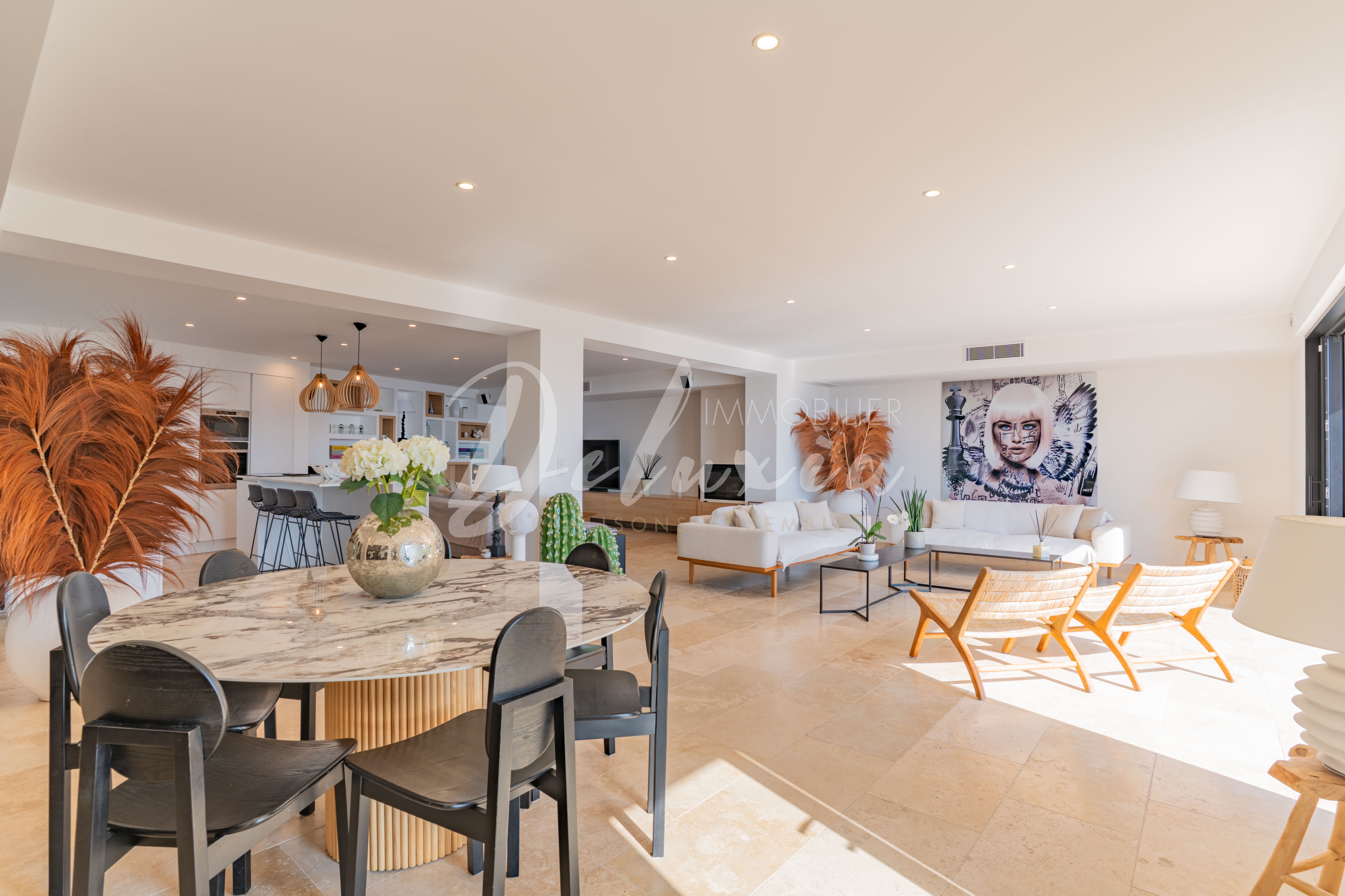 Villa avec 6 chambres, piscine, vue mer, dépendance et grand garage aux Issambres.