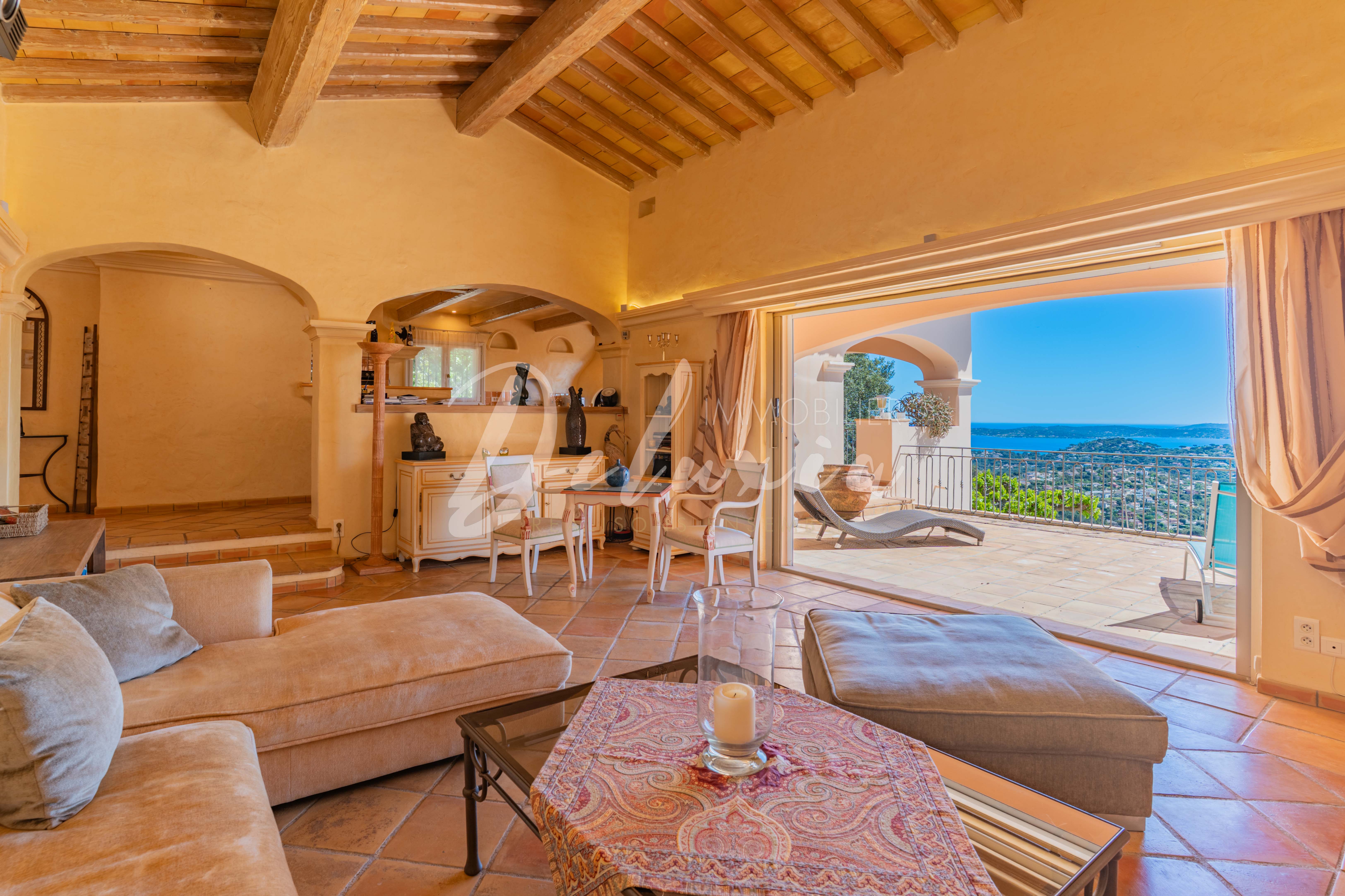 Achat villa avec grand salon vue mer à Sainte-Maxime