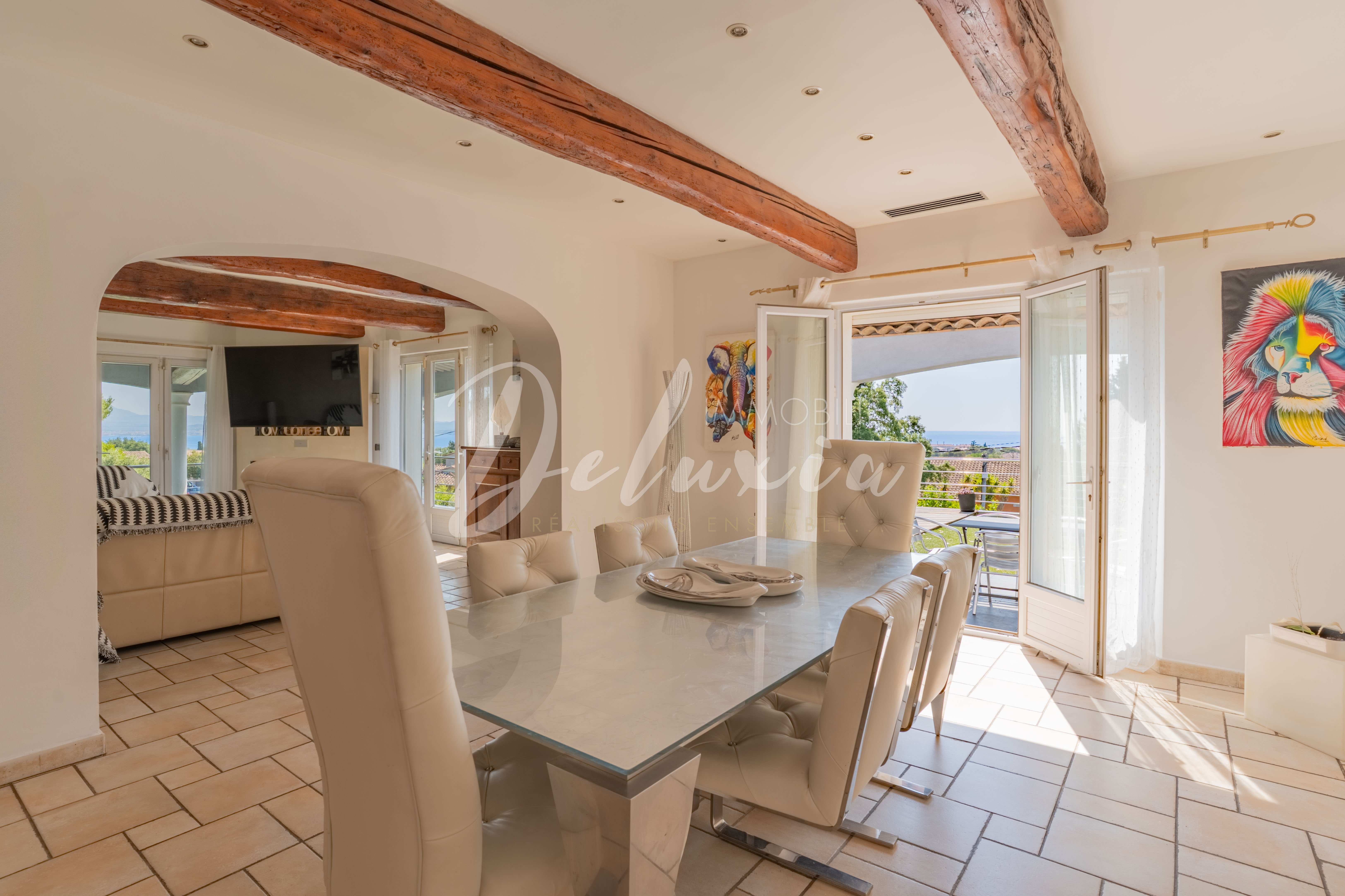 Villa à vendre avec de beaux volumes à Saint-Aygulf 