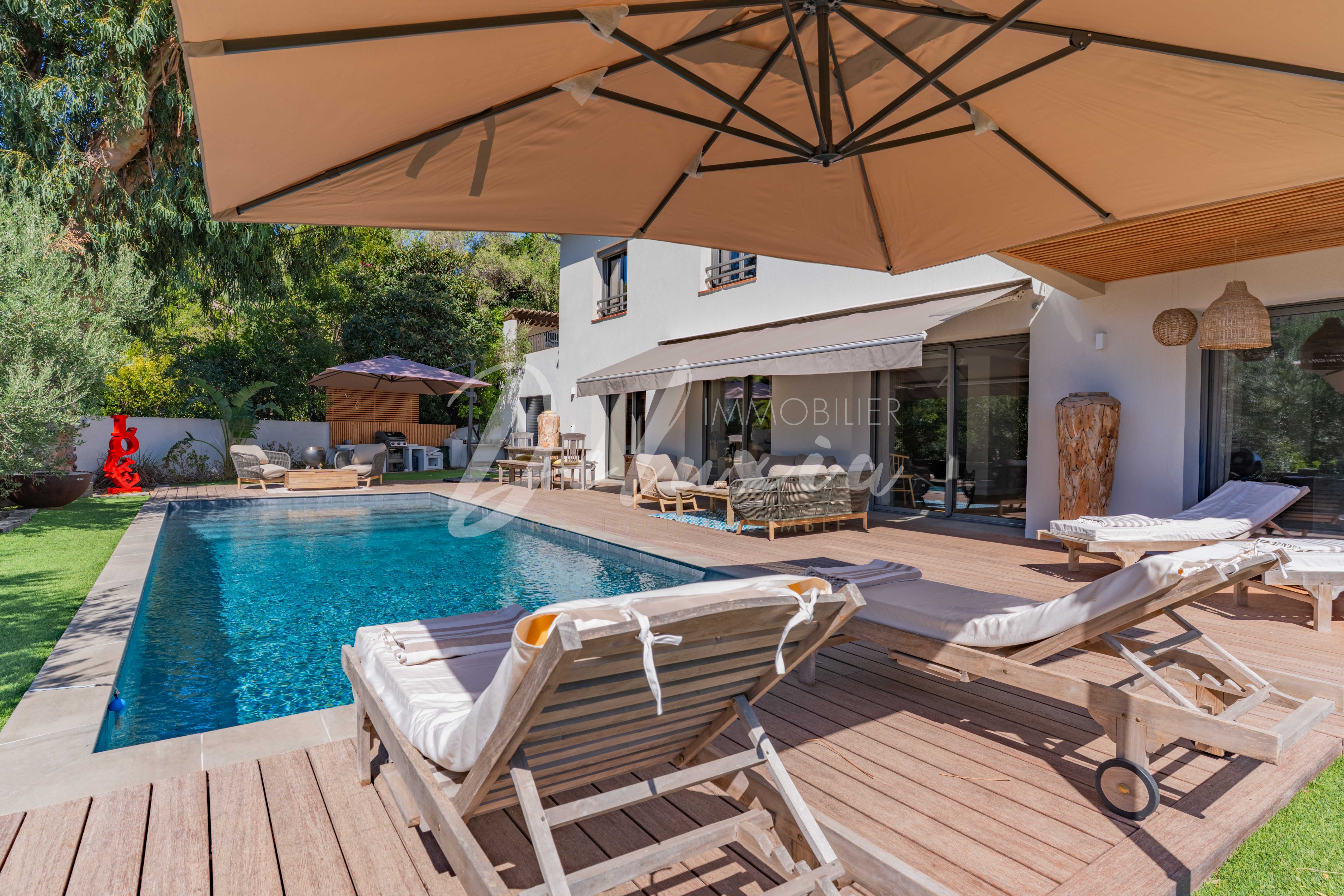 Villa à vendre avec grande terrasse aux Issambres 