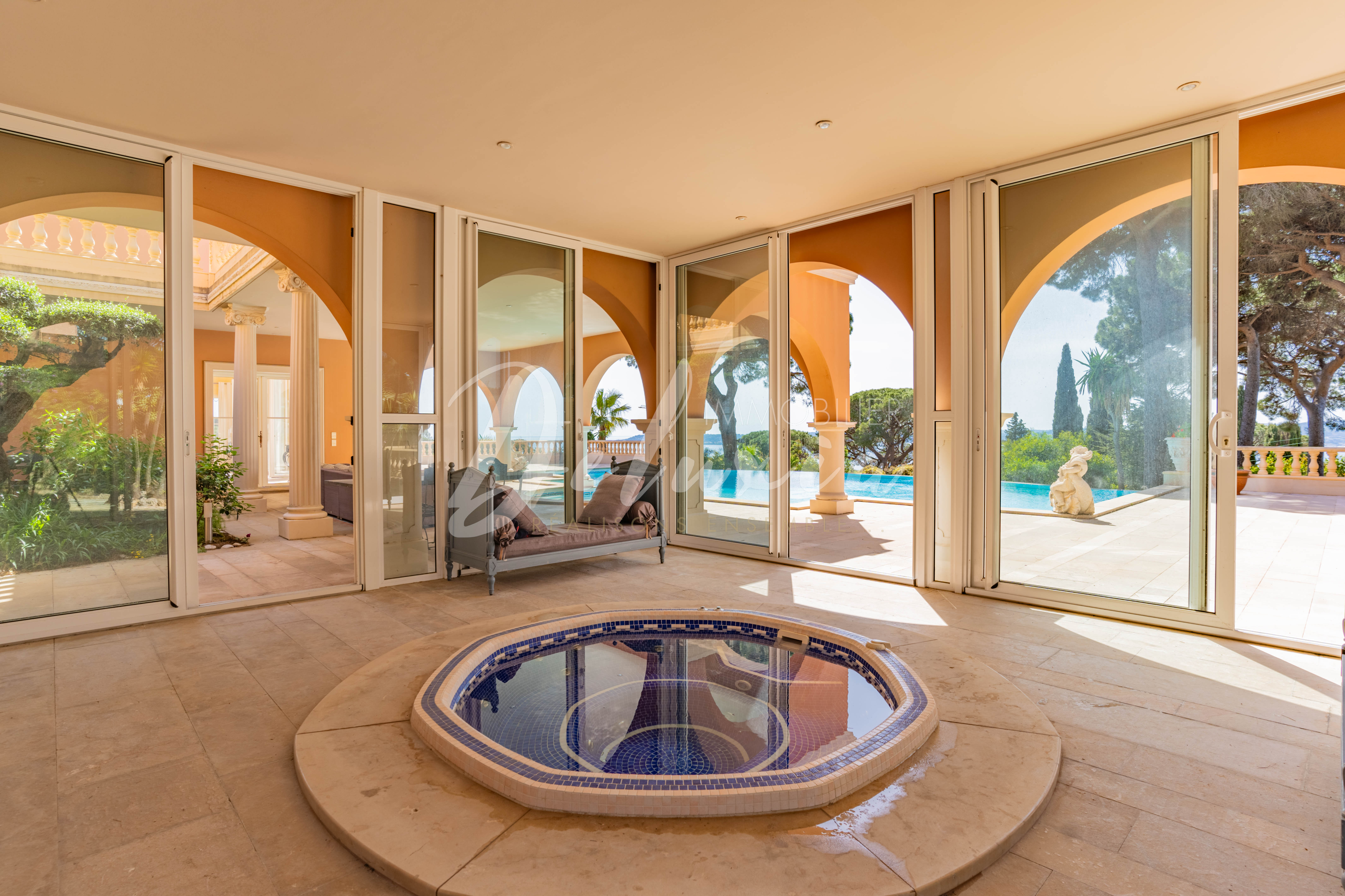 Maison à vendre avec jacuzzi à Sainte-Maxime 
