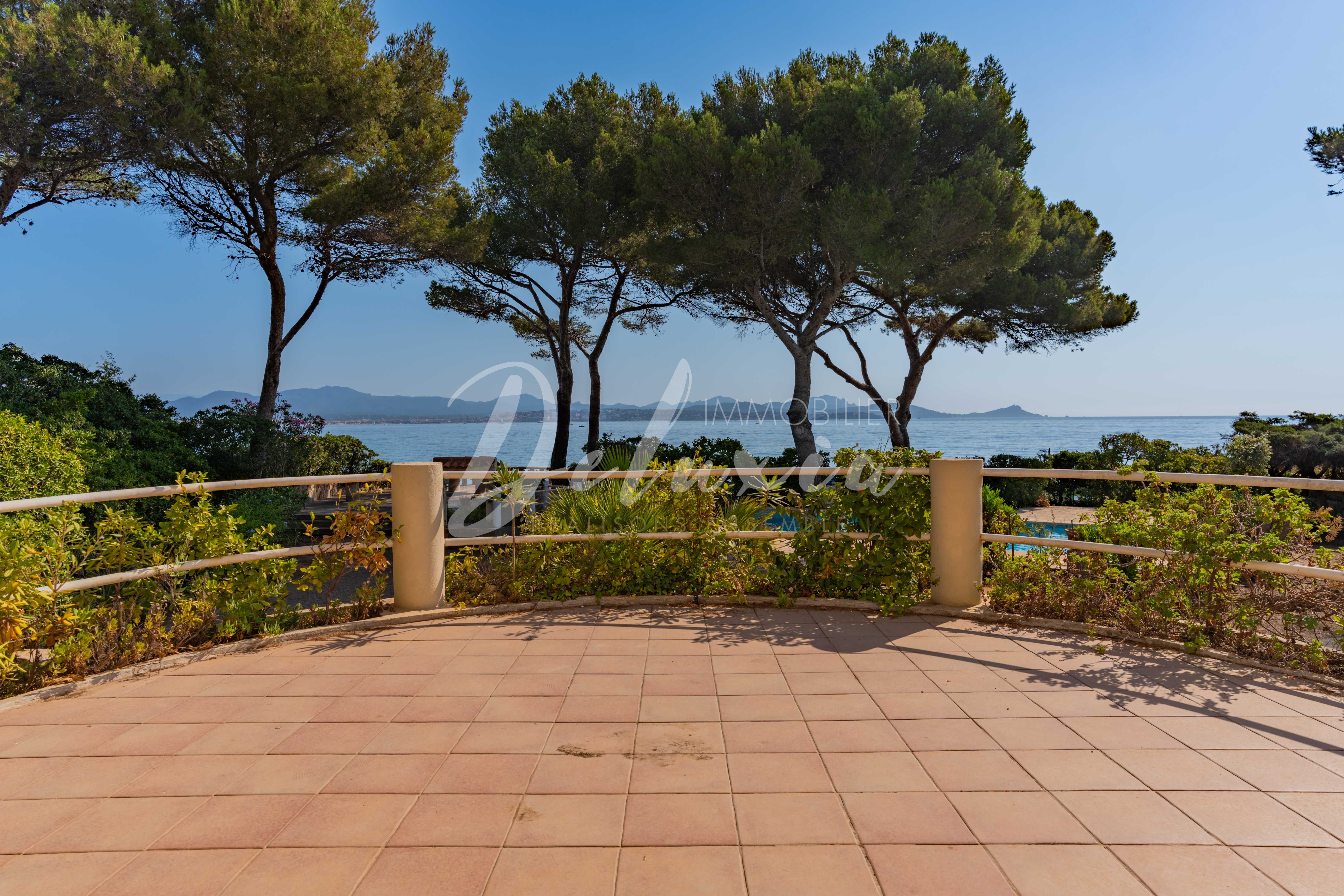 Achat maison avec grande terrasse vue mer à Saint-Aygulf