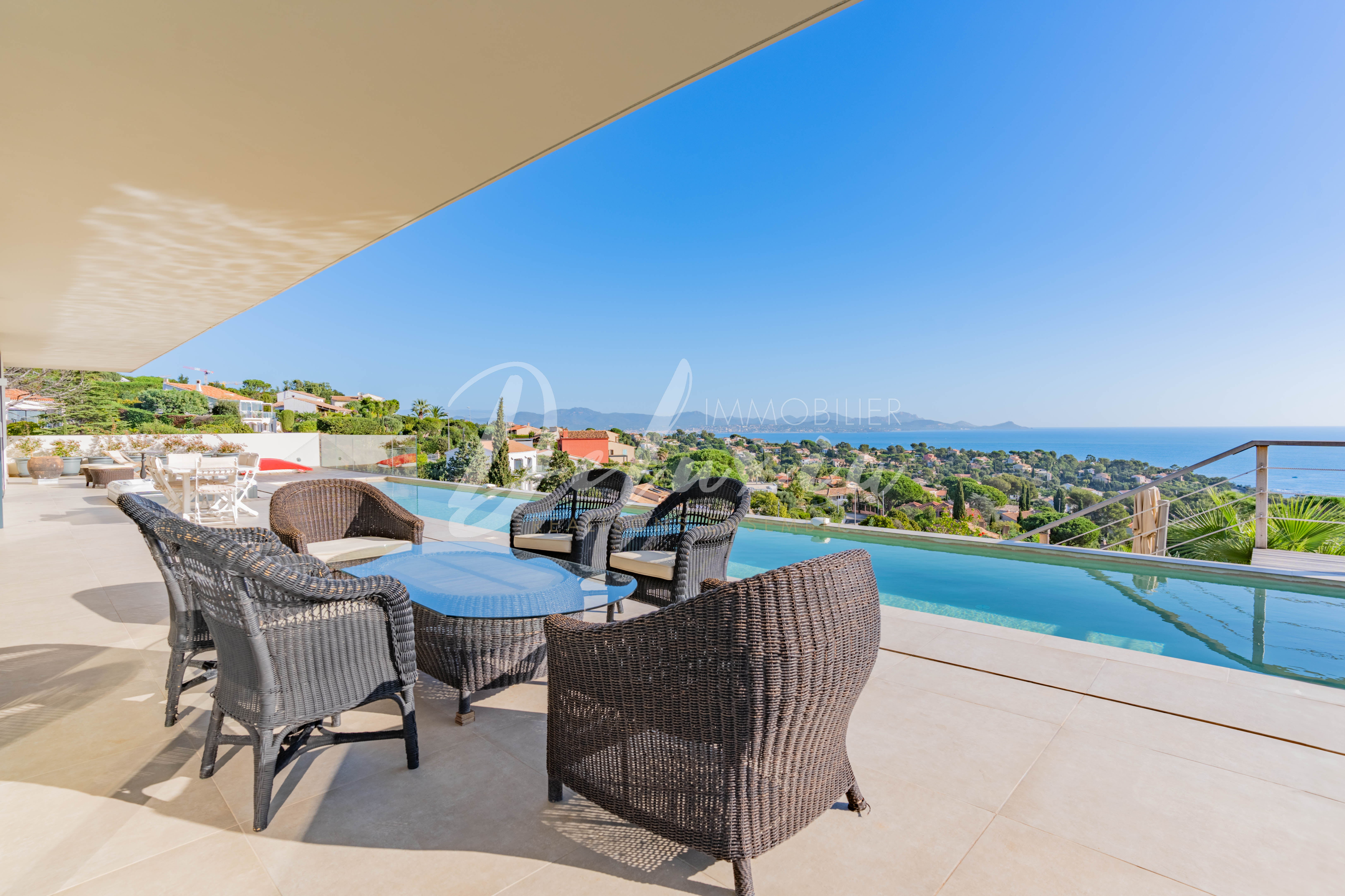 Maison avec vue mer panoramique dans le sud de la France 