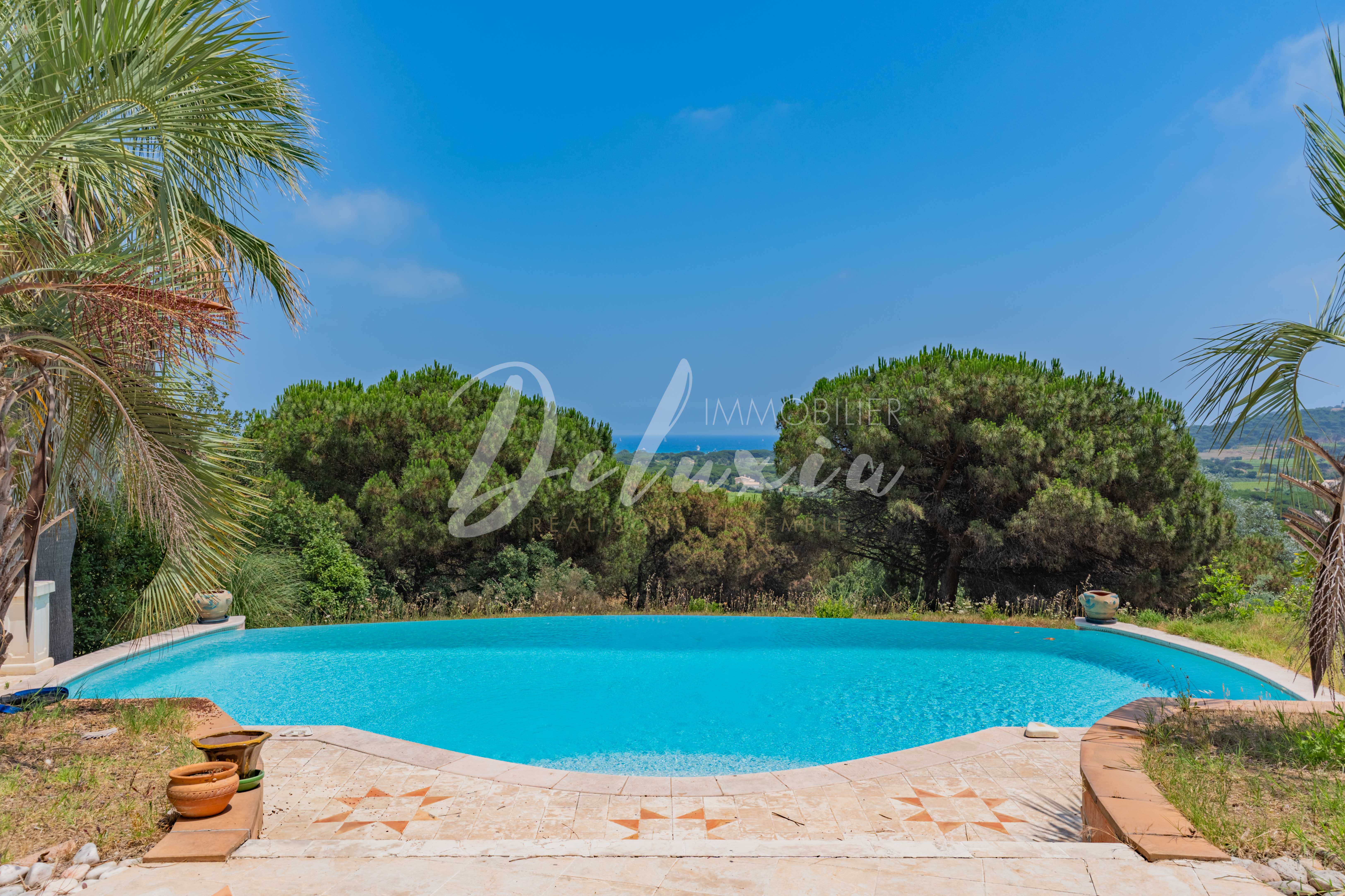 Acheter une villa avec vue mer et piscine proche de Saint-Tropez