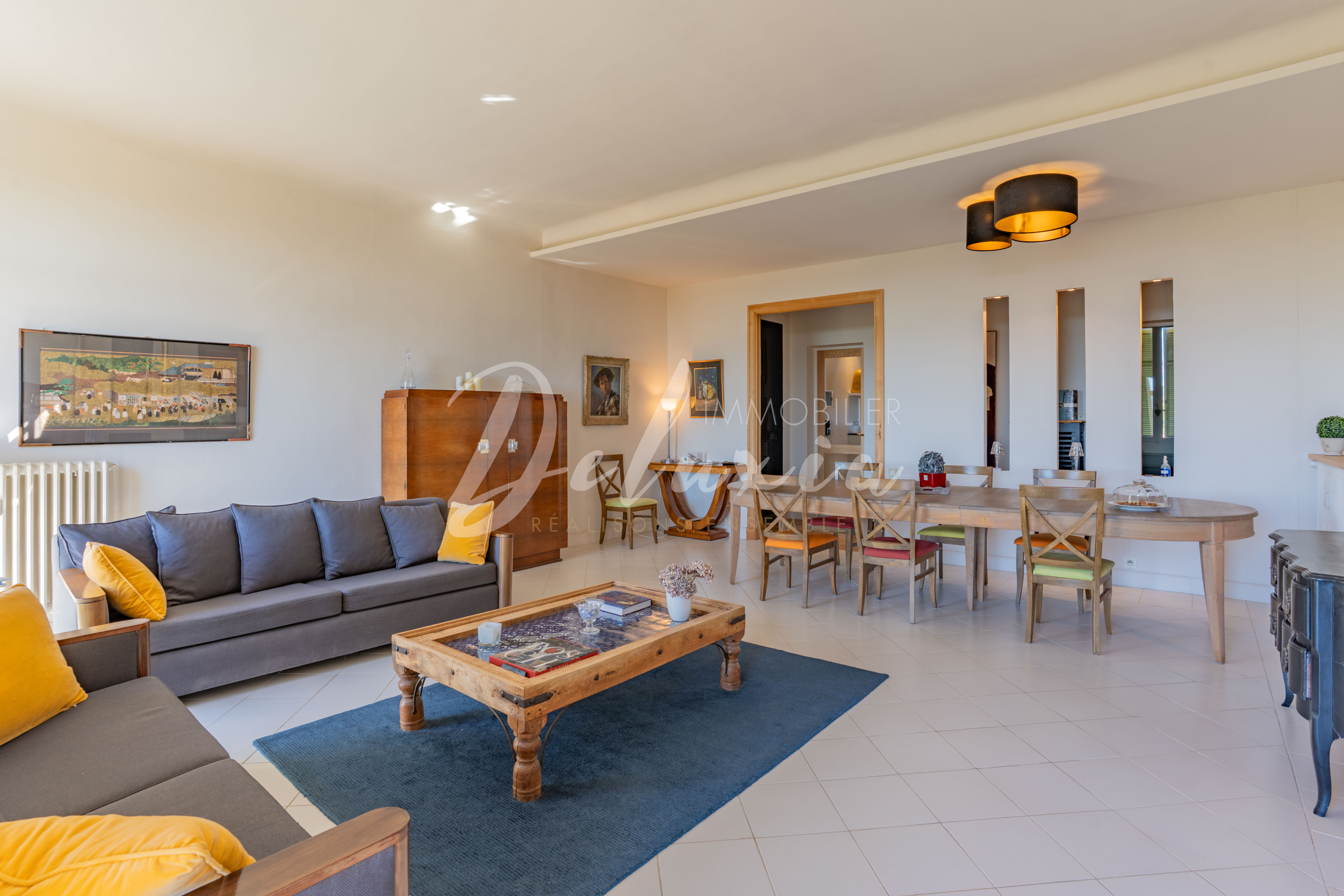 Appartement avec une grande surface à vendre à Fréjus. 