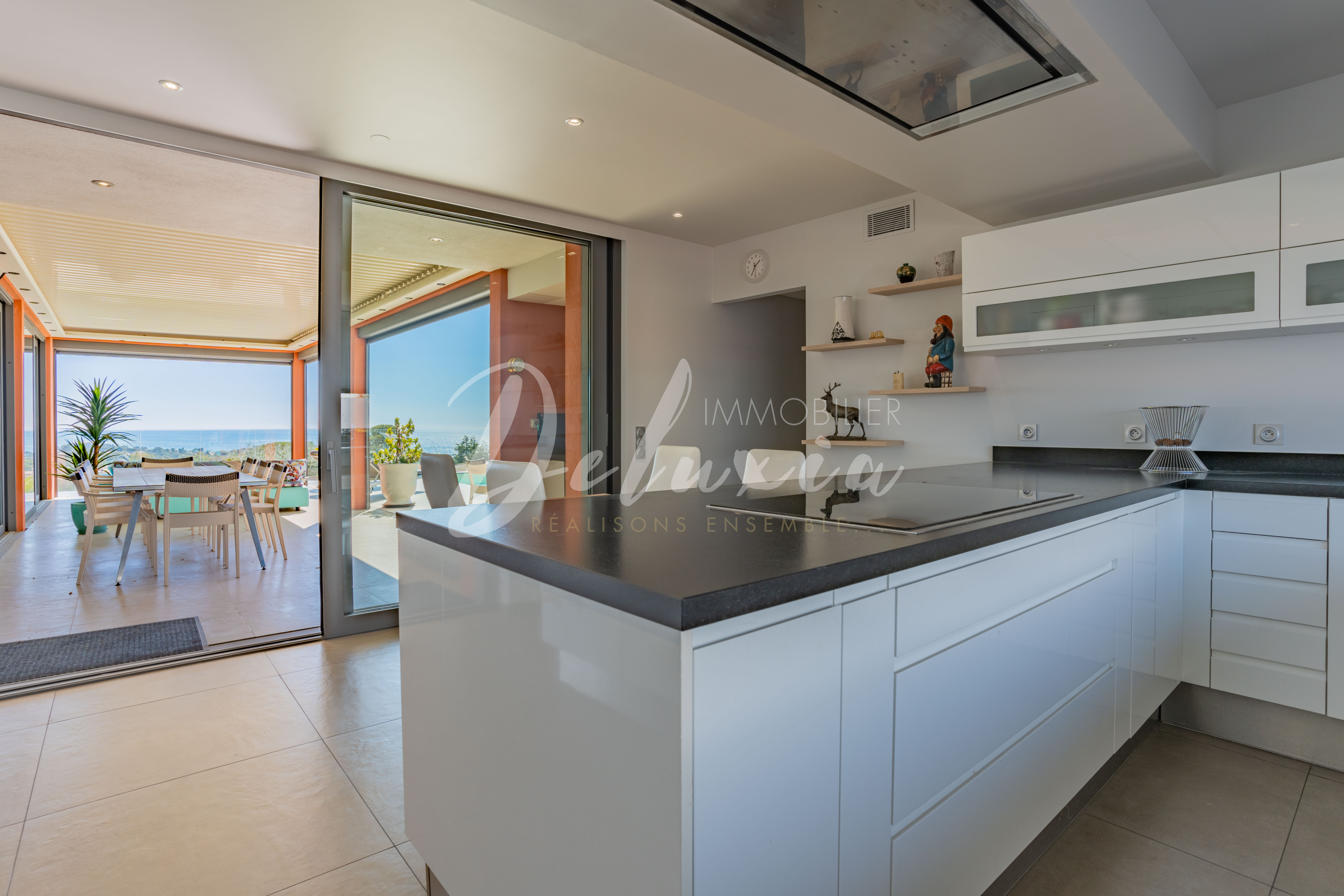 Achat maison avec cuisine moderne et îlot central à Saint-Raphaël 