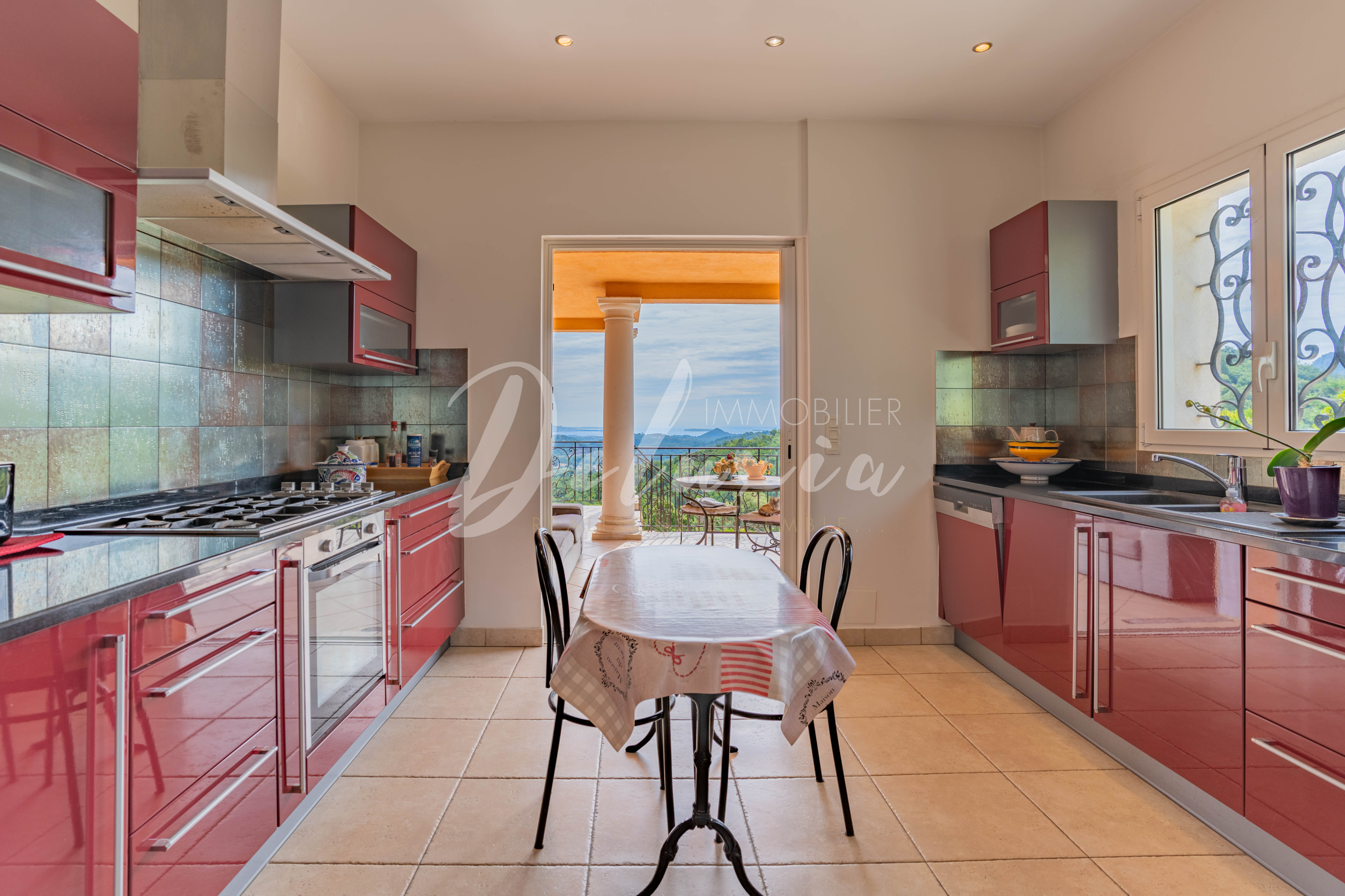 Achat maison avec grande cuisine équipée aux Adrets-de-L'Estérel