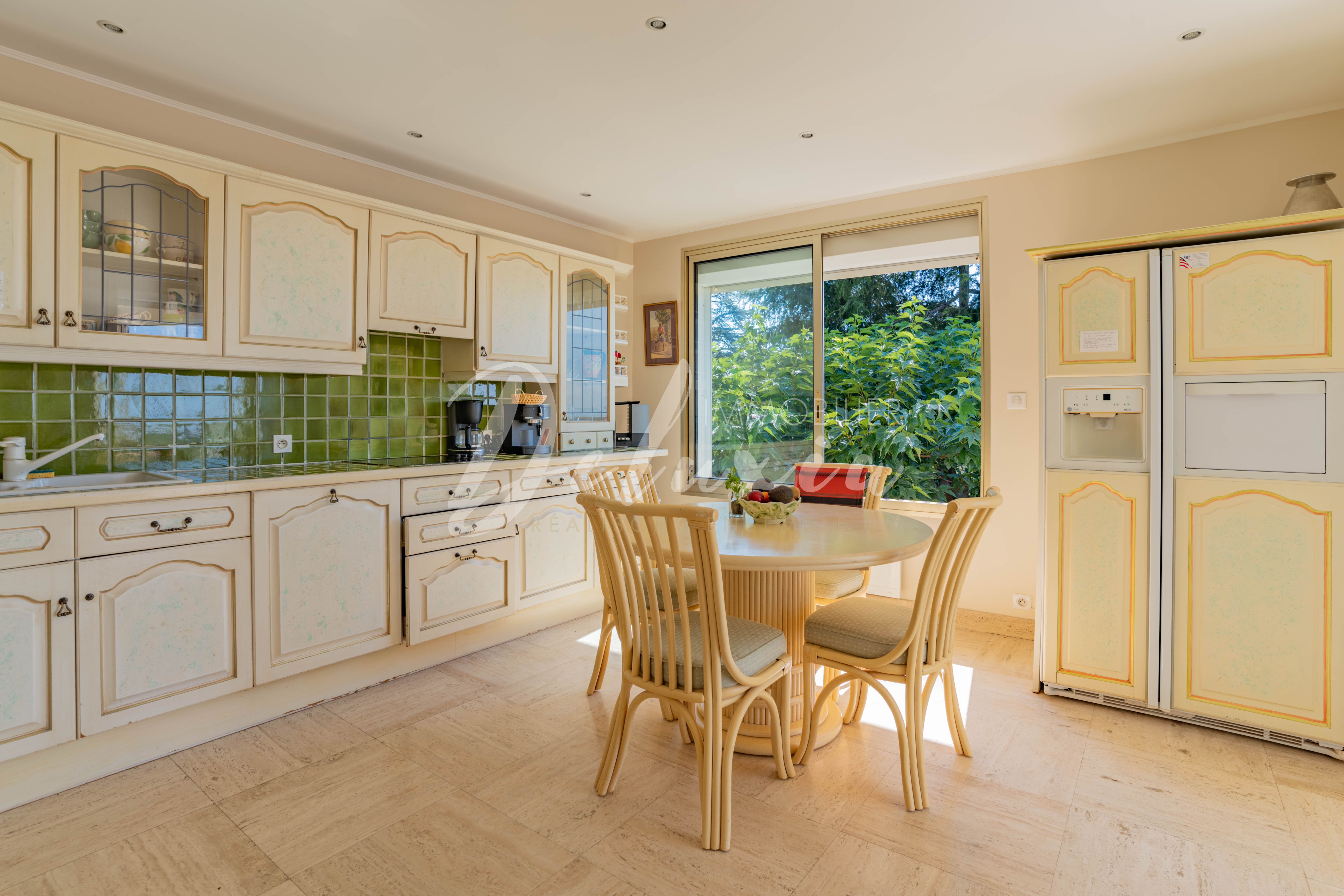 Maison avec cuisine indépendante à Cannes. 