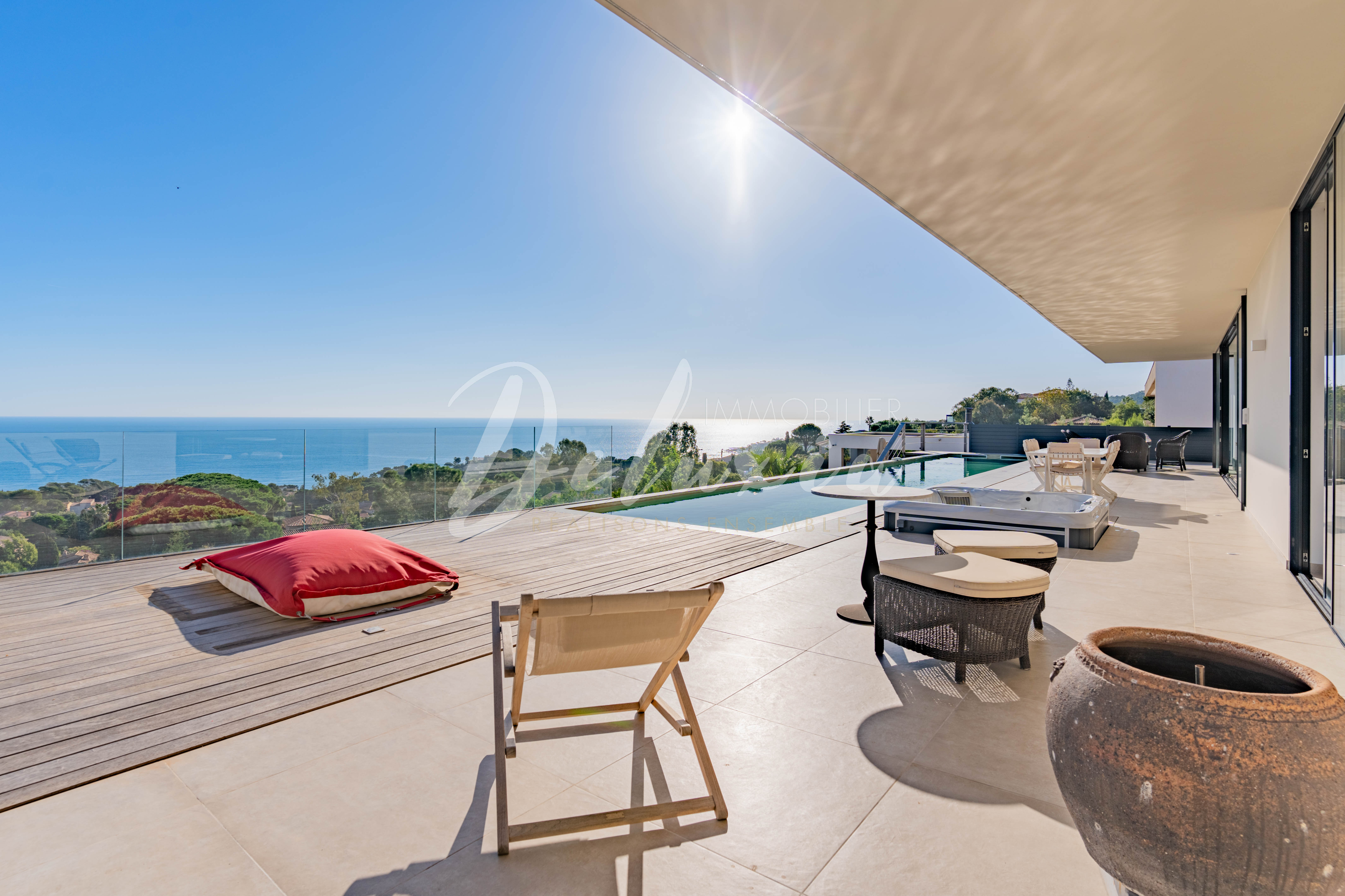 Villa avec grande piscine et jacuzzi à vendre aux Issambres 