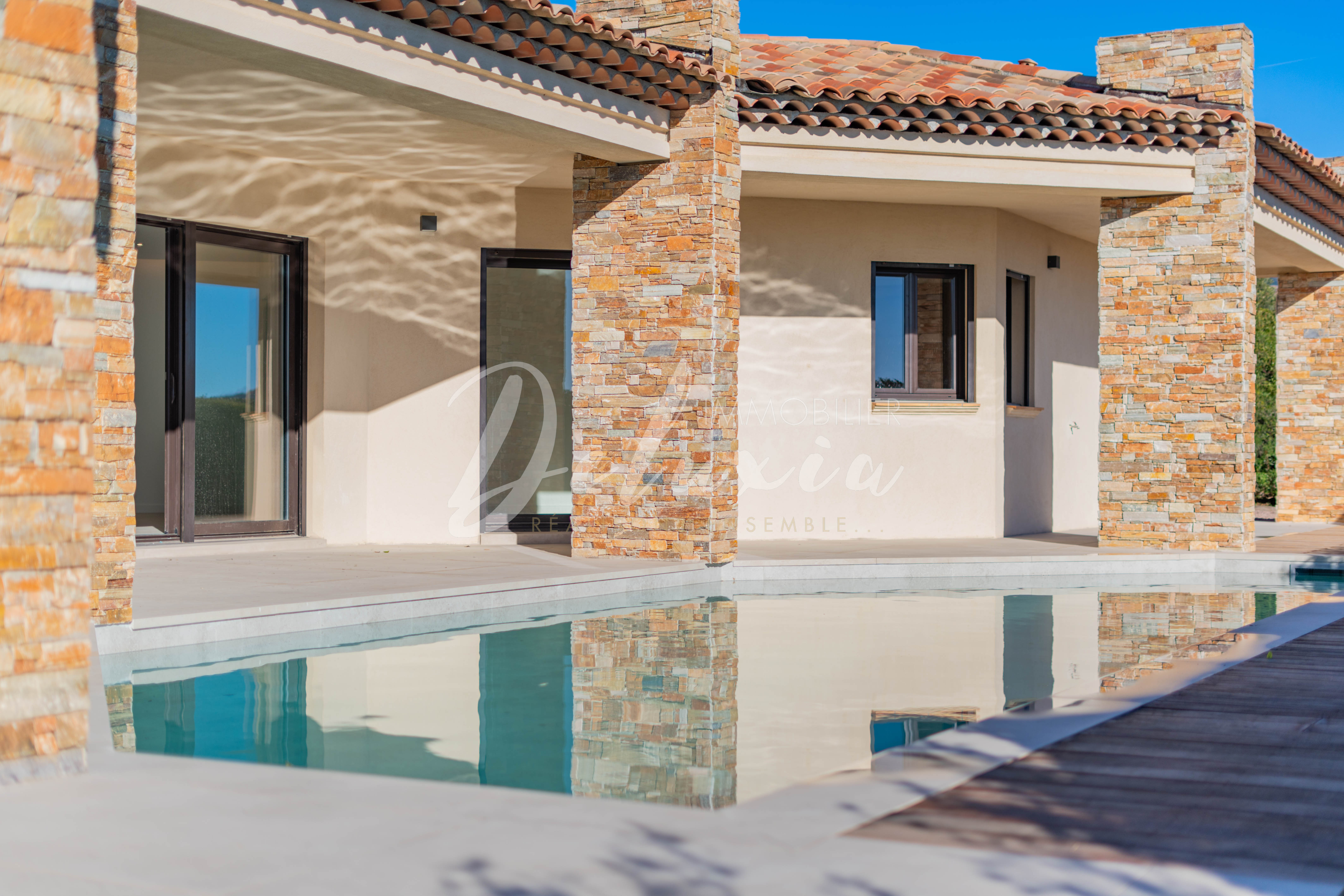 Achat villa avec piscine dans le sud de la France 