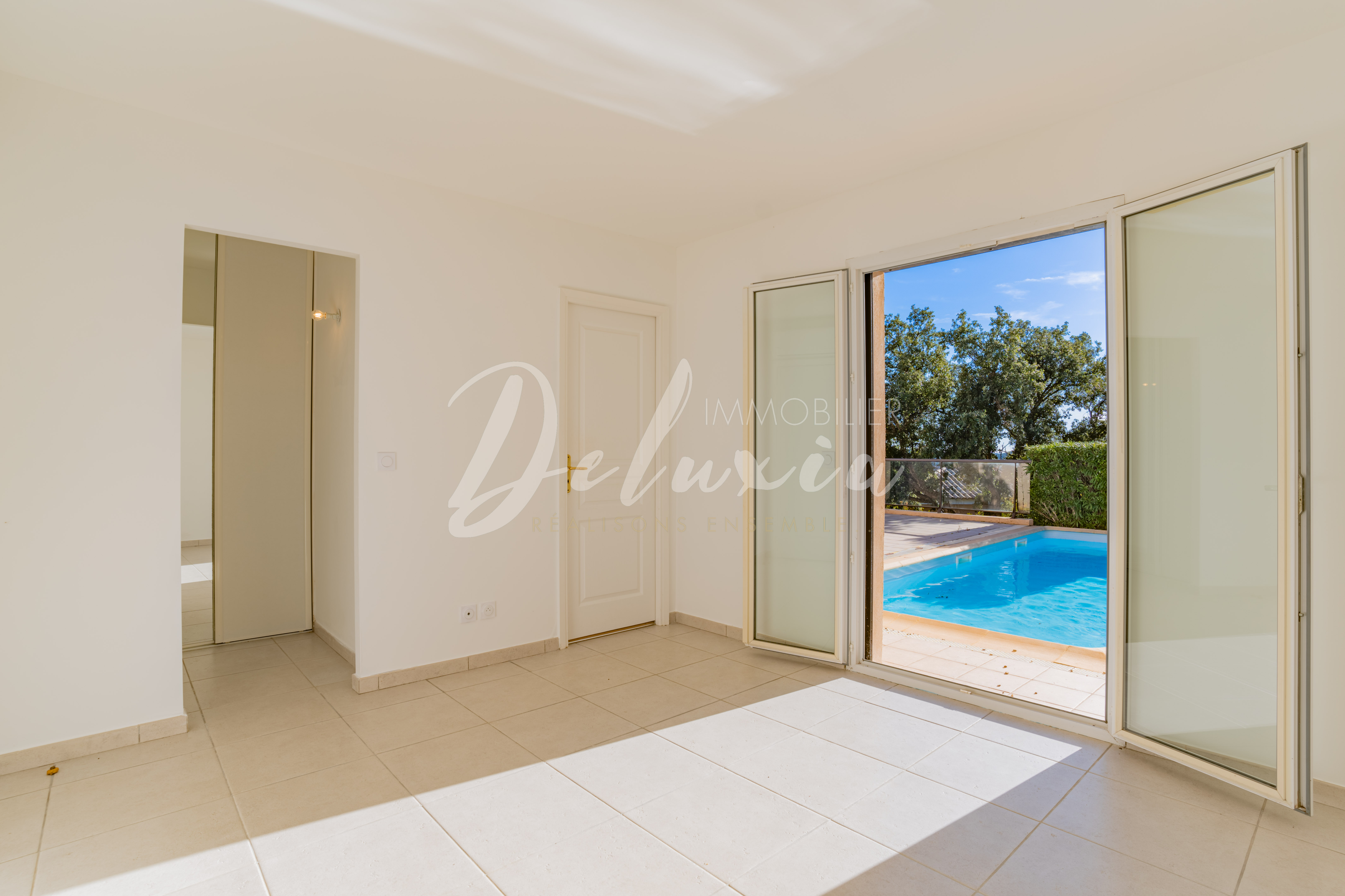 Maison avec grande chambre à vendre à Saint-Raphaël 