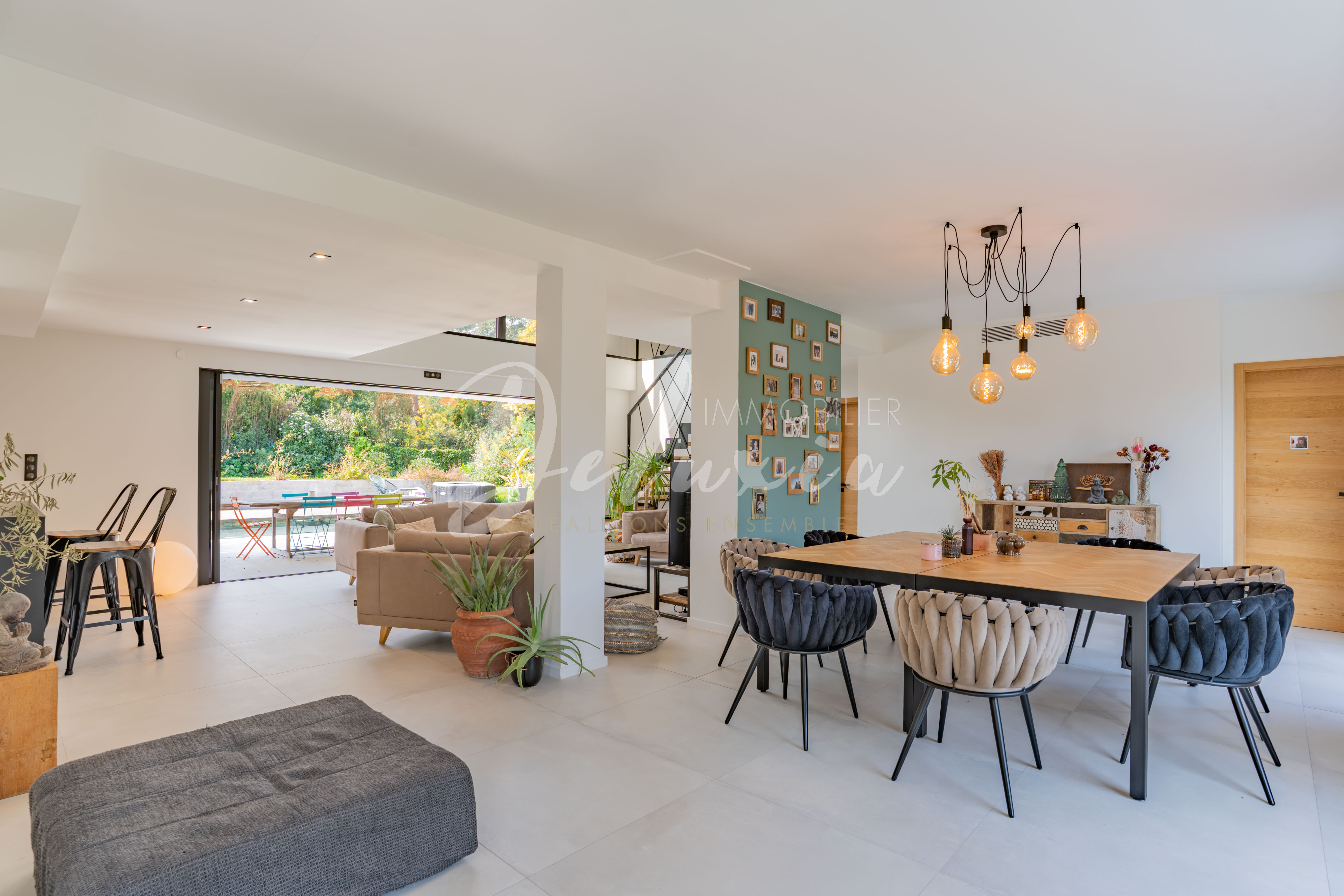 Villa rénovée avec piscine et 4 chambres au cœur de Valescure à Saint-Raphaël.
