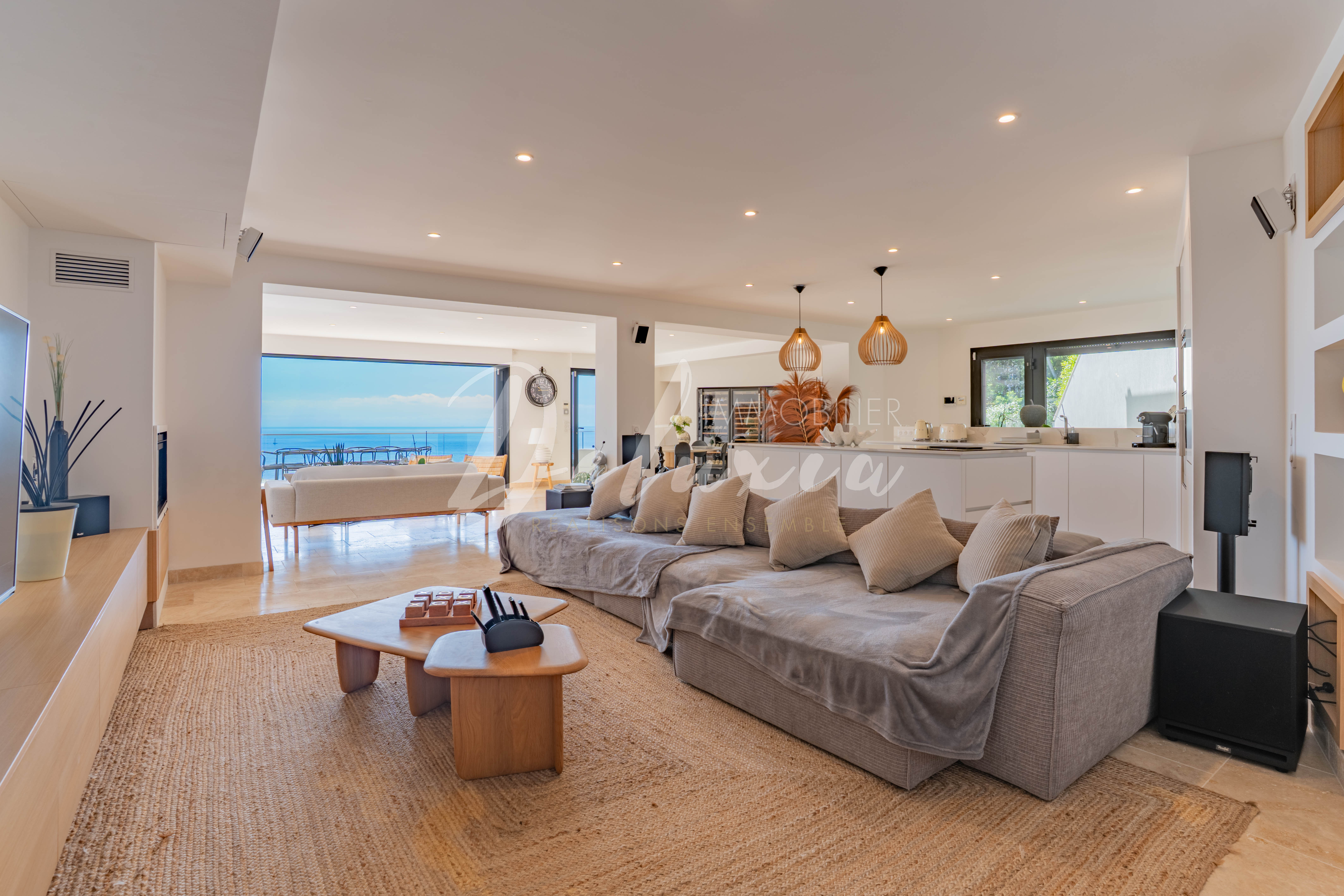 Villa avec 6 chambres, piscine, vue mer, dépendance et grand garage aux Issambres.