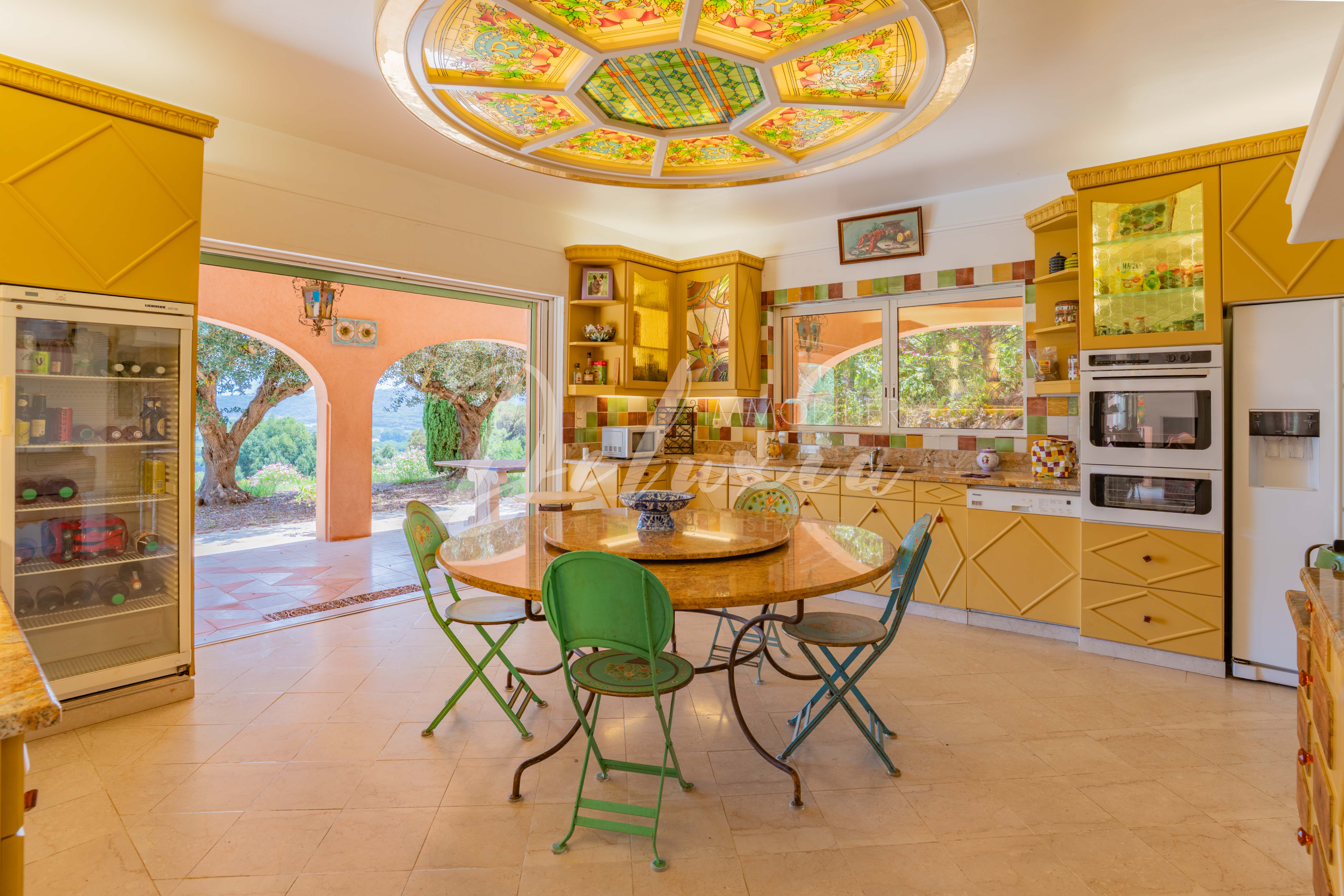 Villa à vendre avec grande cuisine à Ramatuelle 