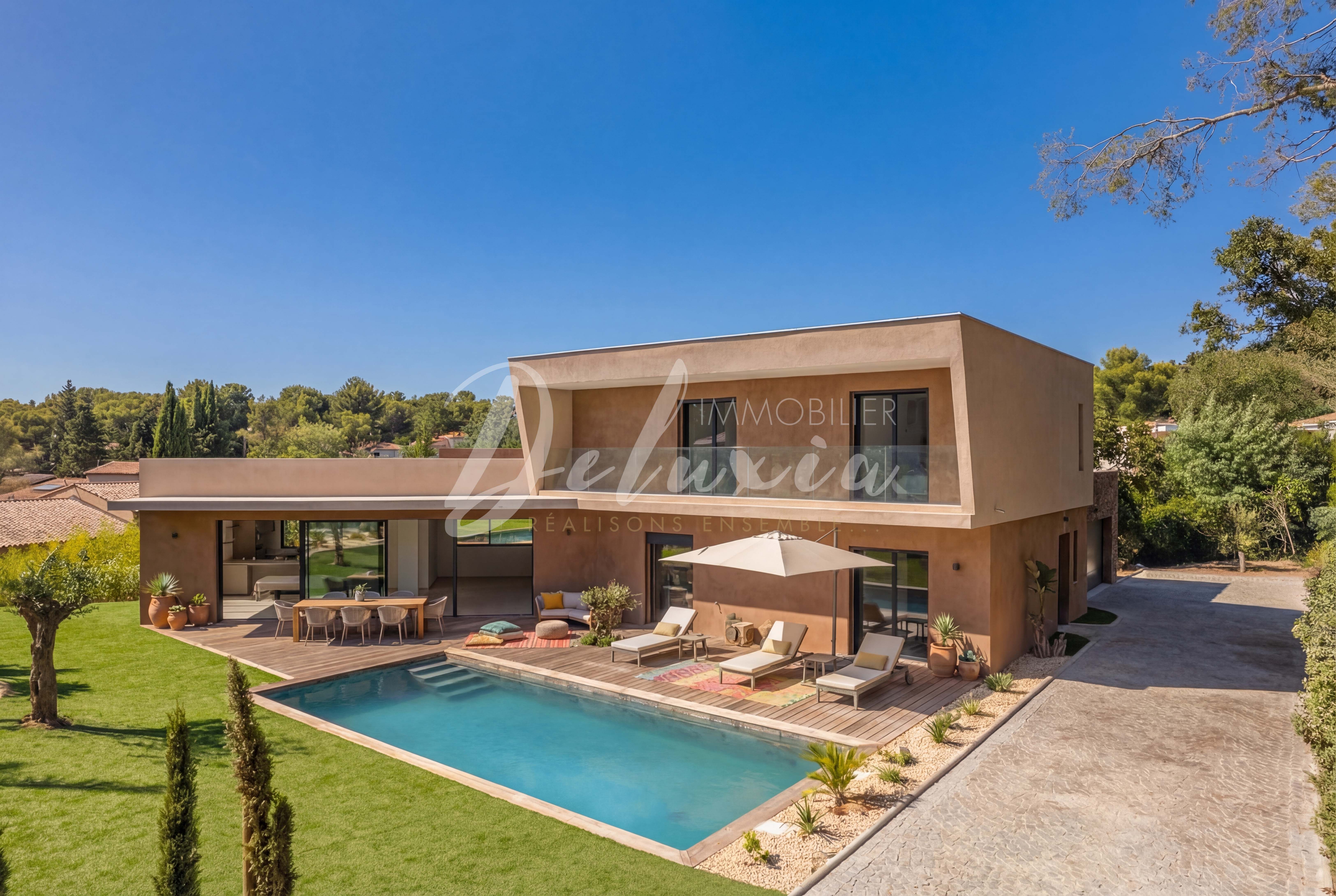 Acheter une villa avec terrain paysager à Saint-Raphaël