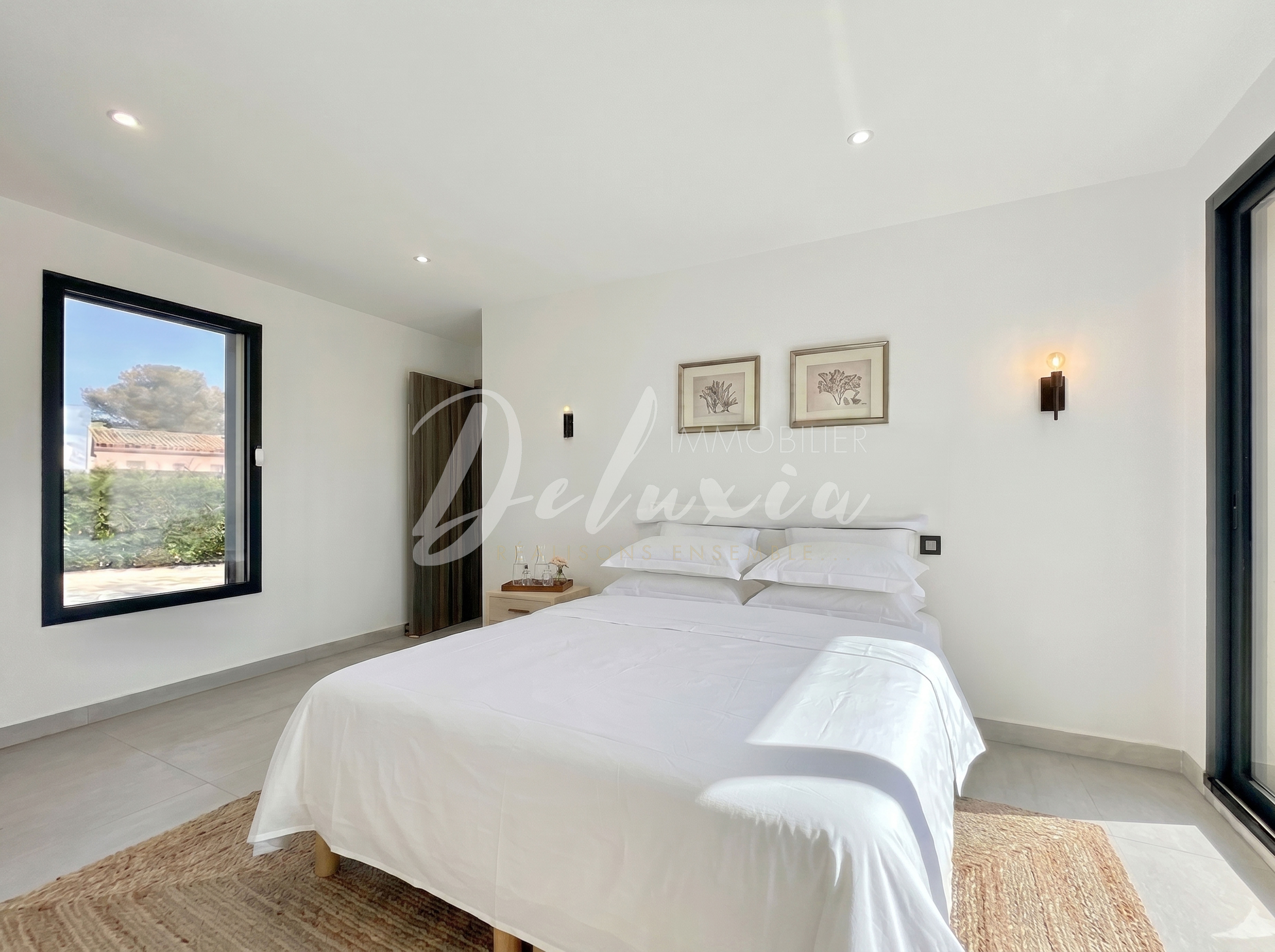 Villa contemporaine avec piscine chauffée et prestations haut de gamme à Fréjus.