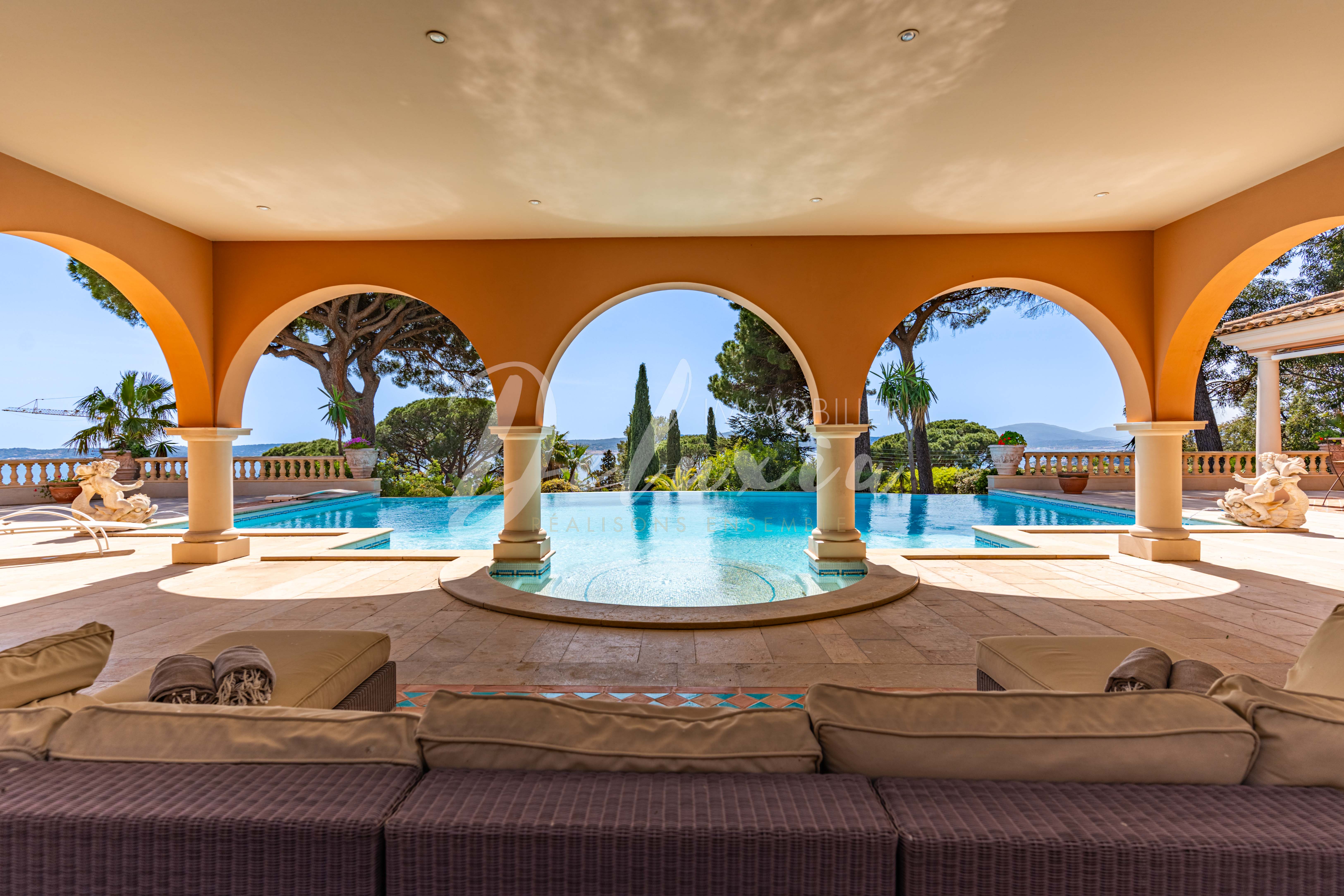 Achat villa avec grande terrasse couverte à Sainte-Maxime 