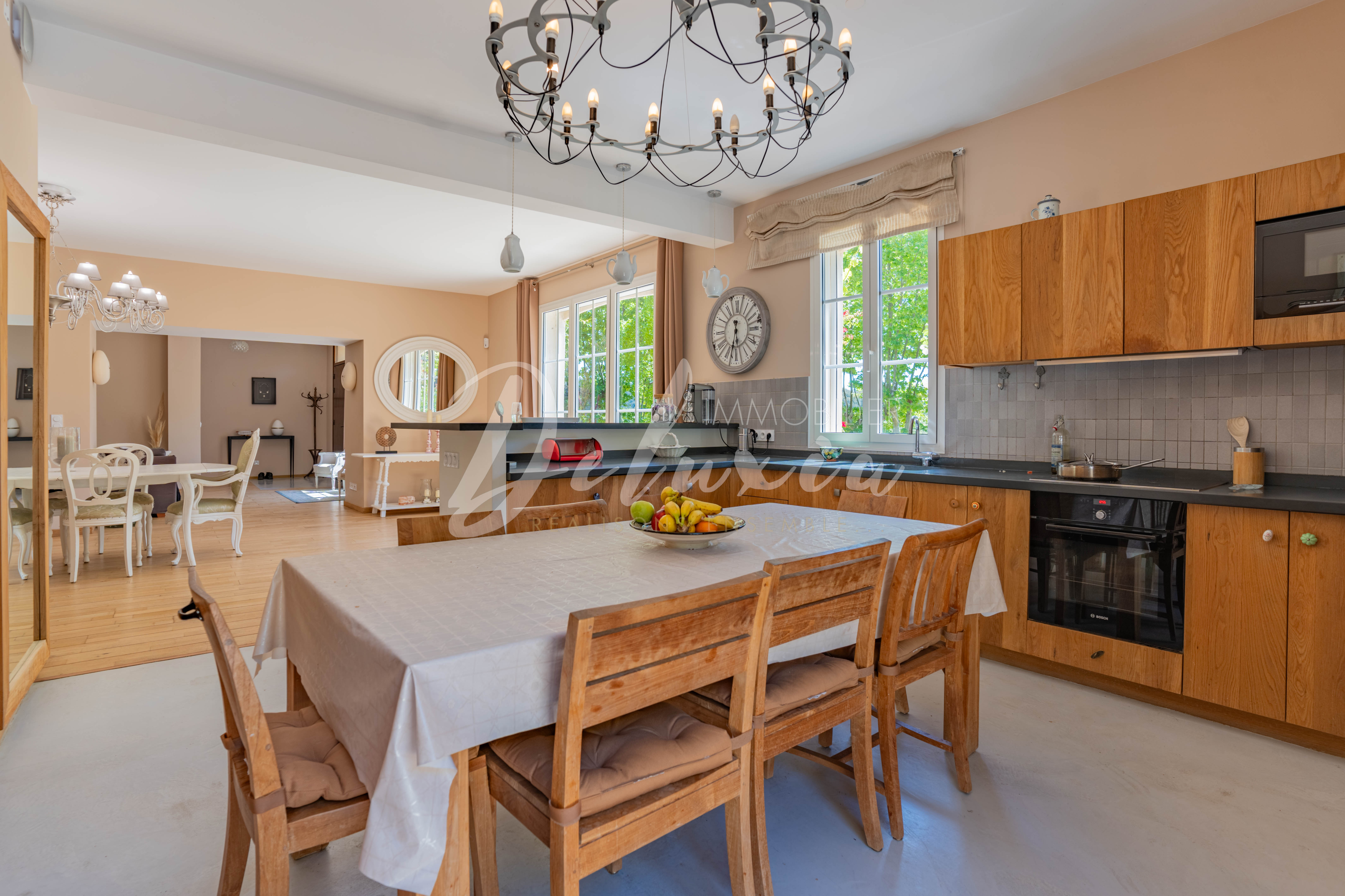 Maison à vendre avec grande cuisine ouverte au Thoronet 