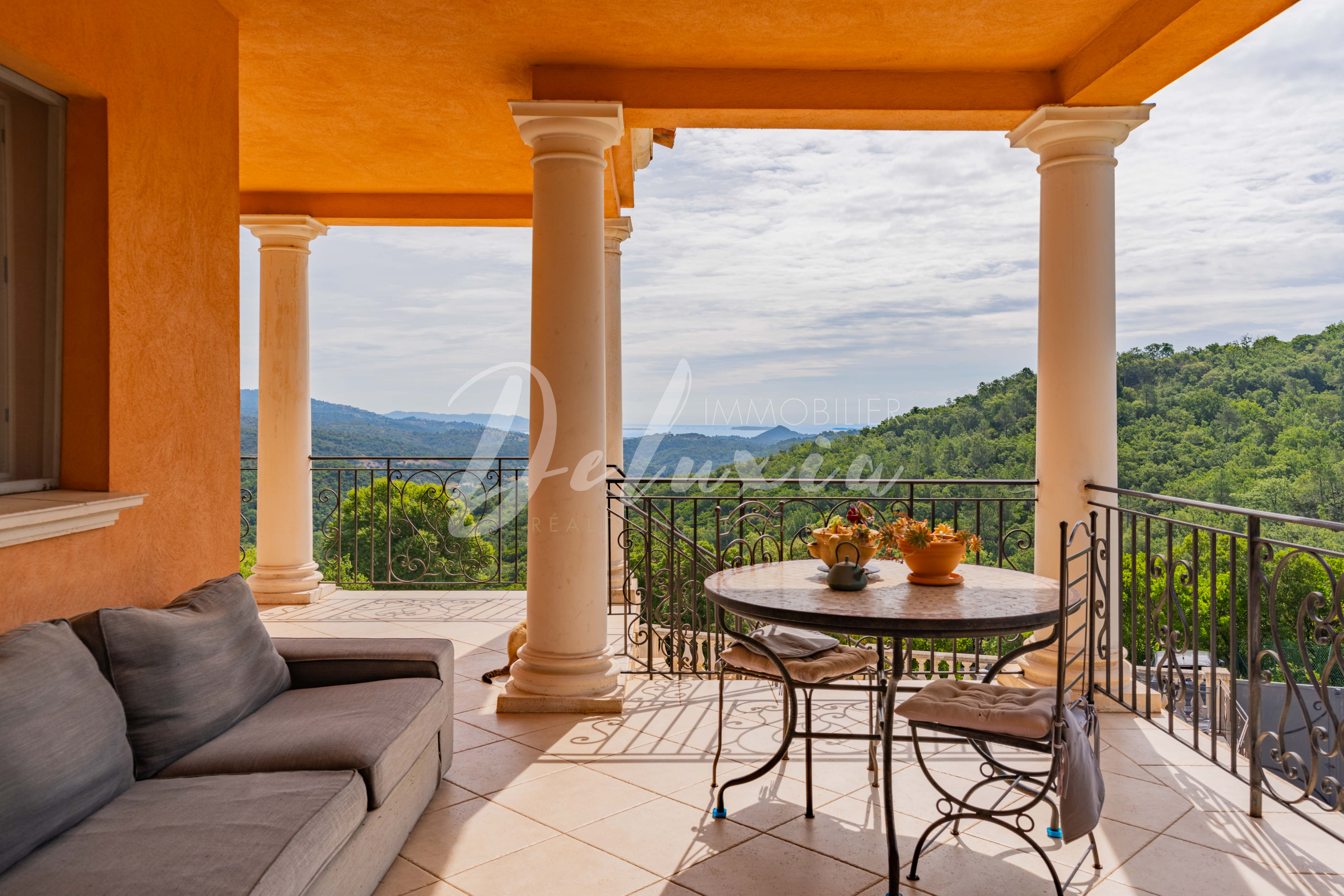Maison à vendre avec terrasses ensoleillées dans le Sud