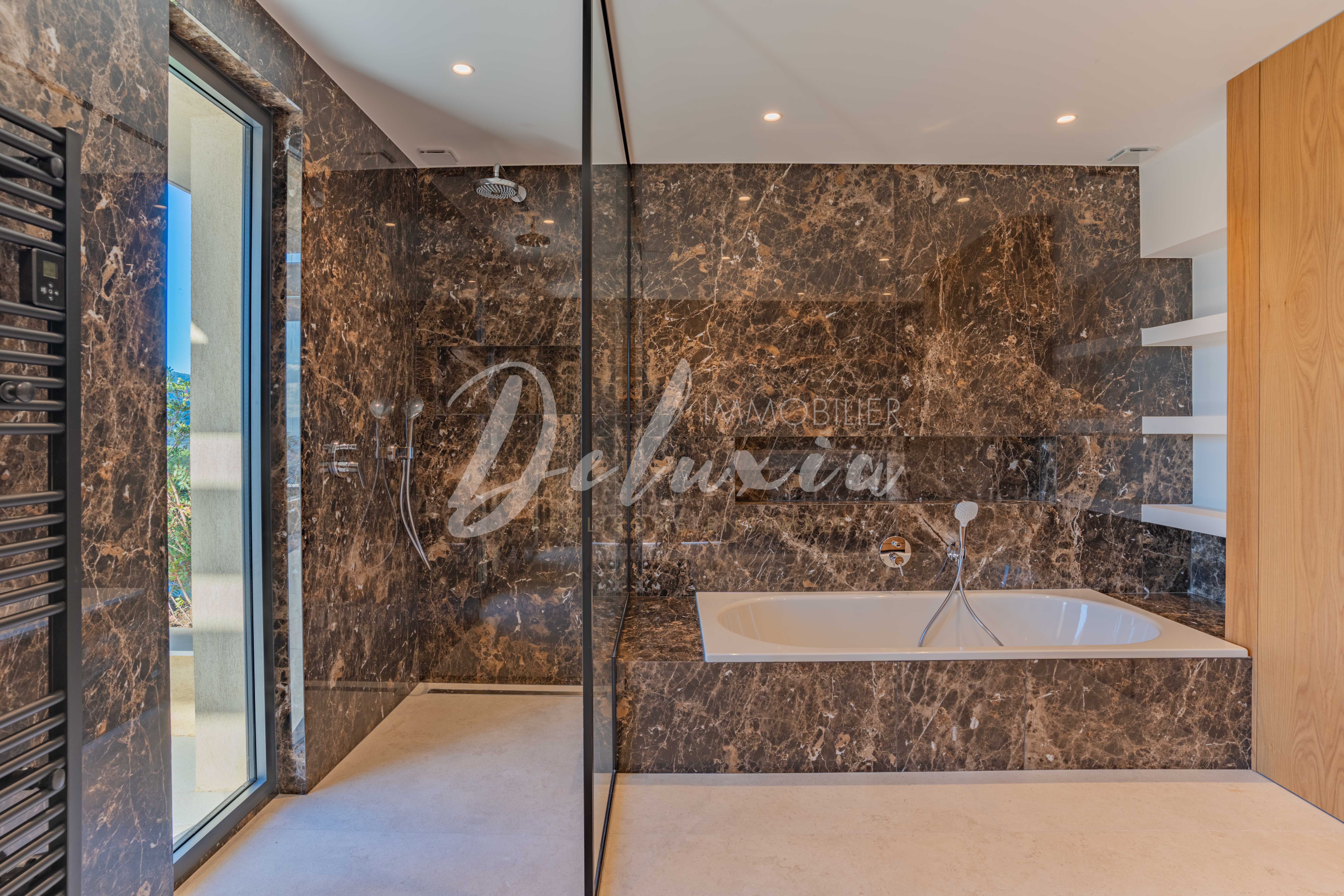 Achat villa avec grande salle de bains luxueuse à Sainte-Maxime