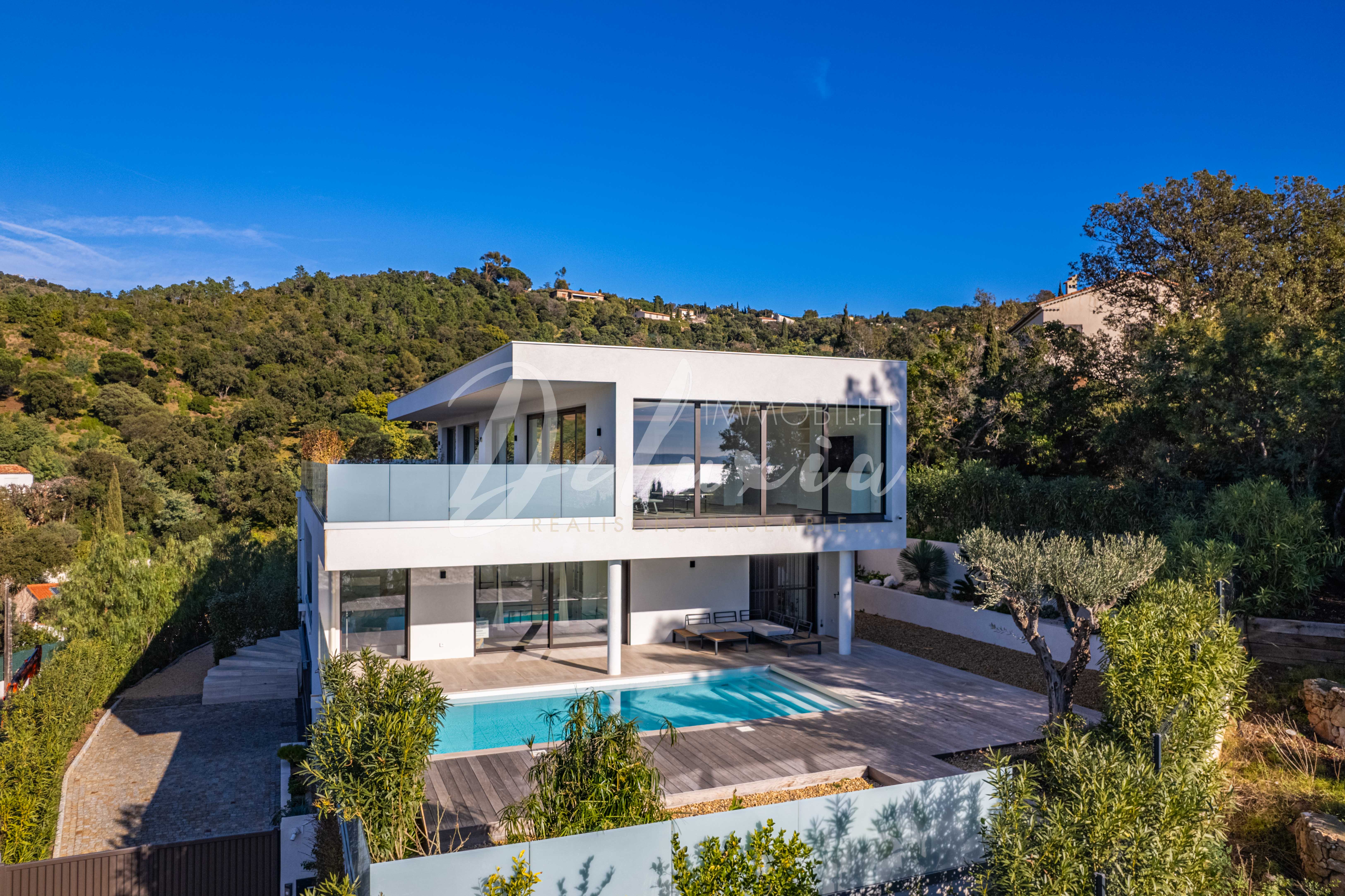 Achat villa proche des commerces aux Issambres