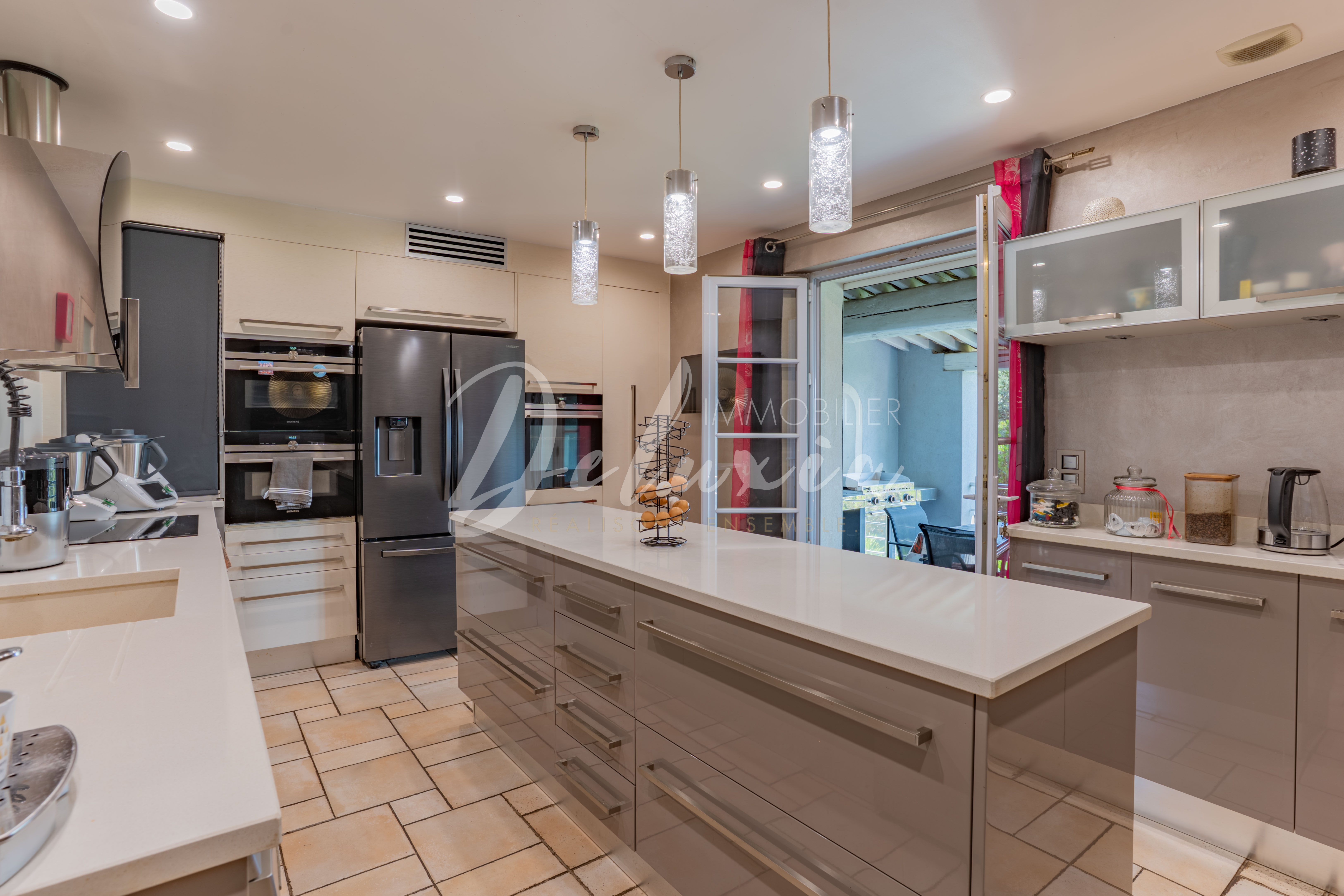 Acheter une villa avec cuisine moderne indépendante à Saint-Aygulf