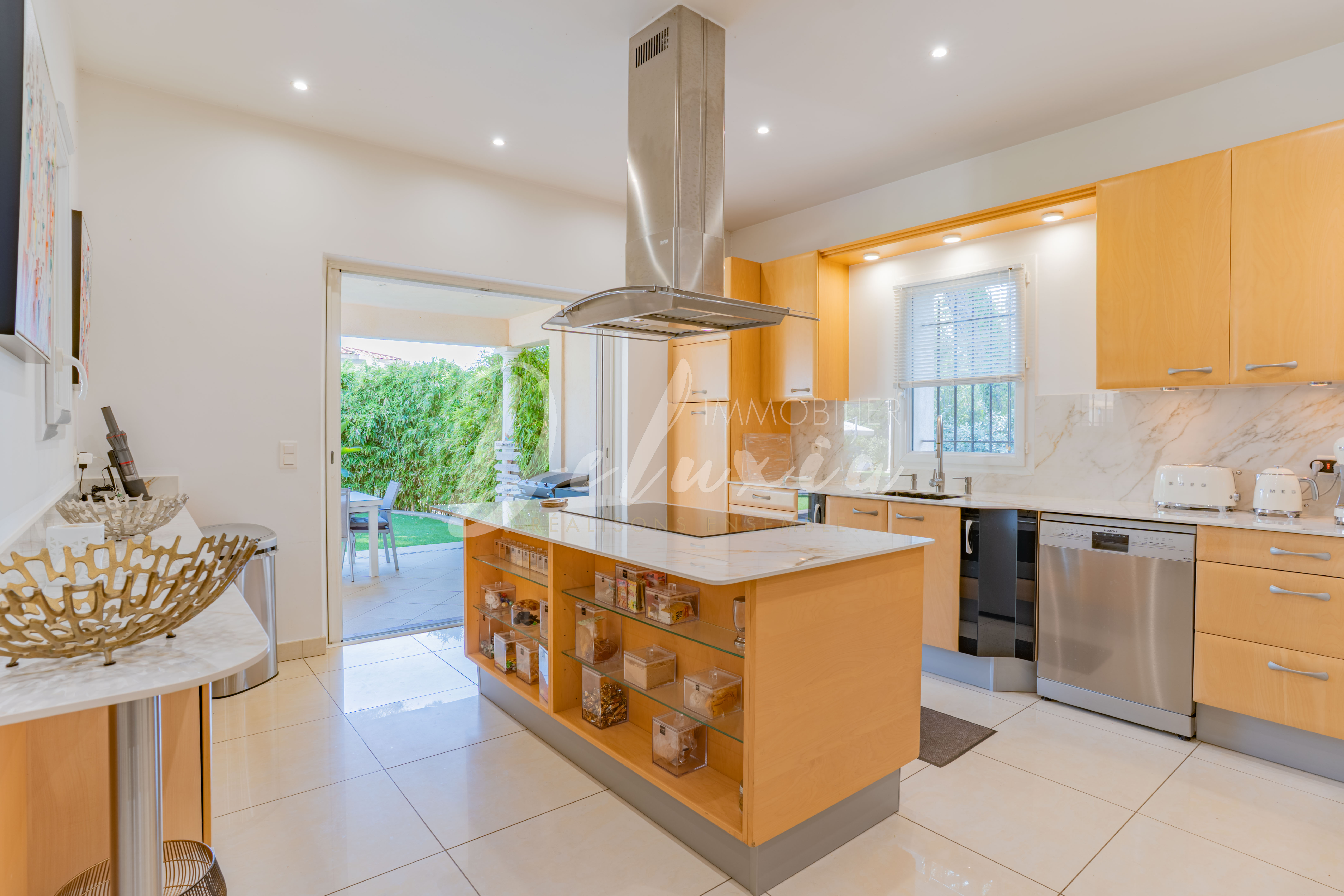 Villa à vendre avec cuisine et accès terrasse à Saint-Raphaël