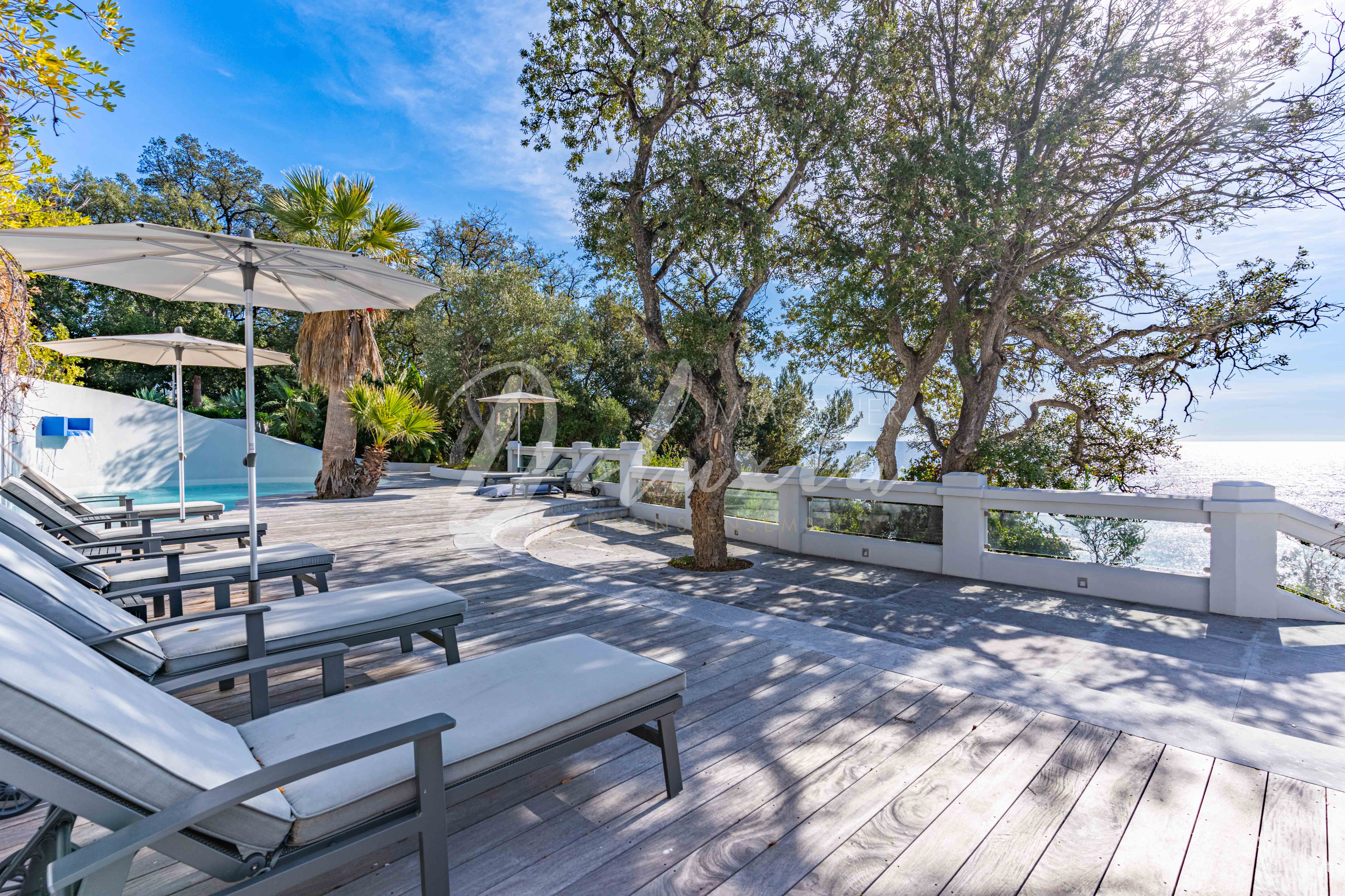 Villa avec piscine chauffée à vendre à Saint-Raphaël 