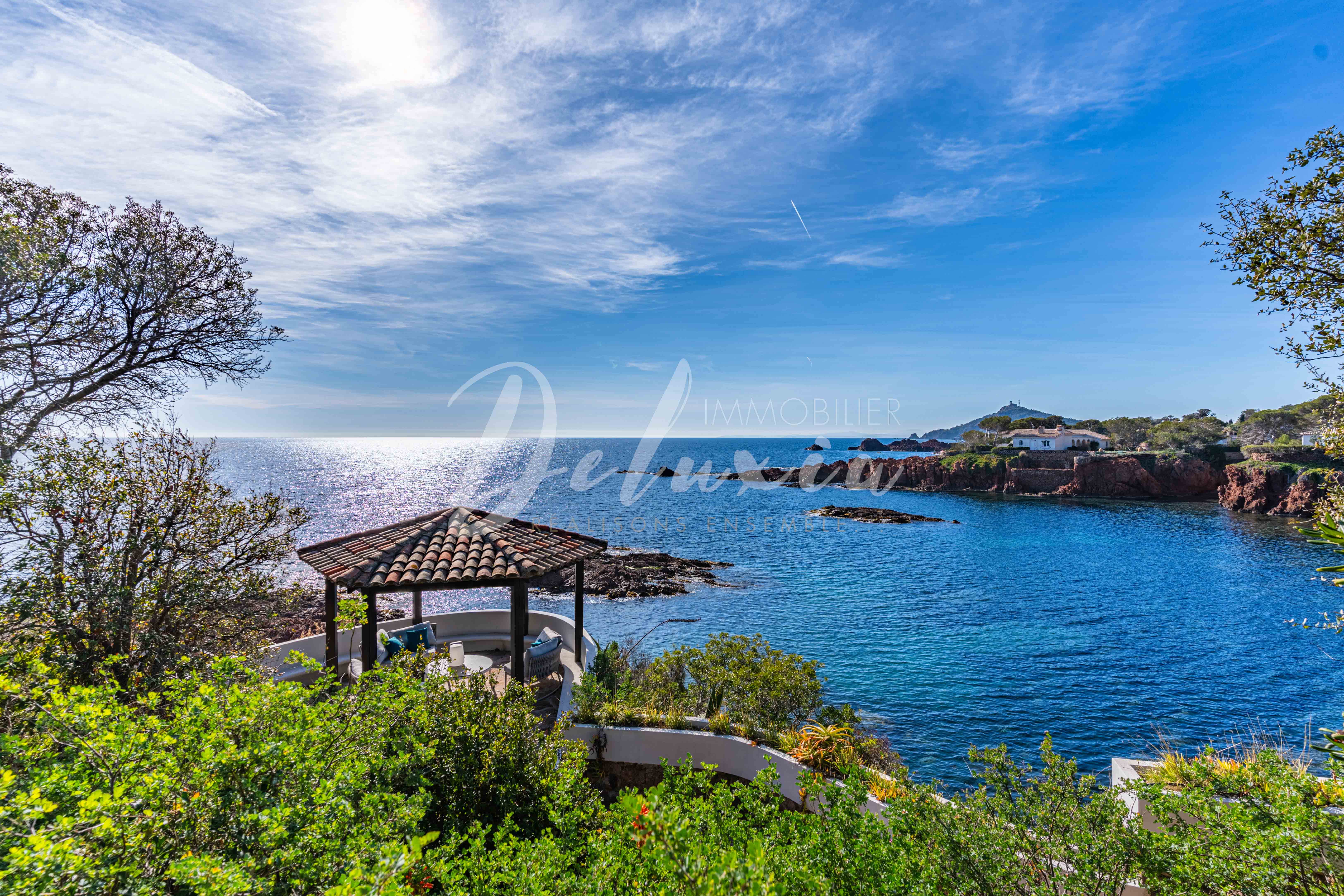 Villa avec grand jardin paysager à vendre à Saint-Raphaël 