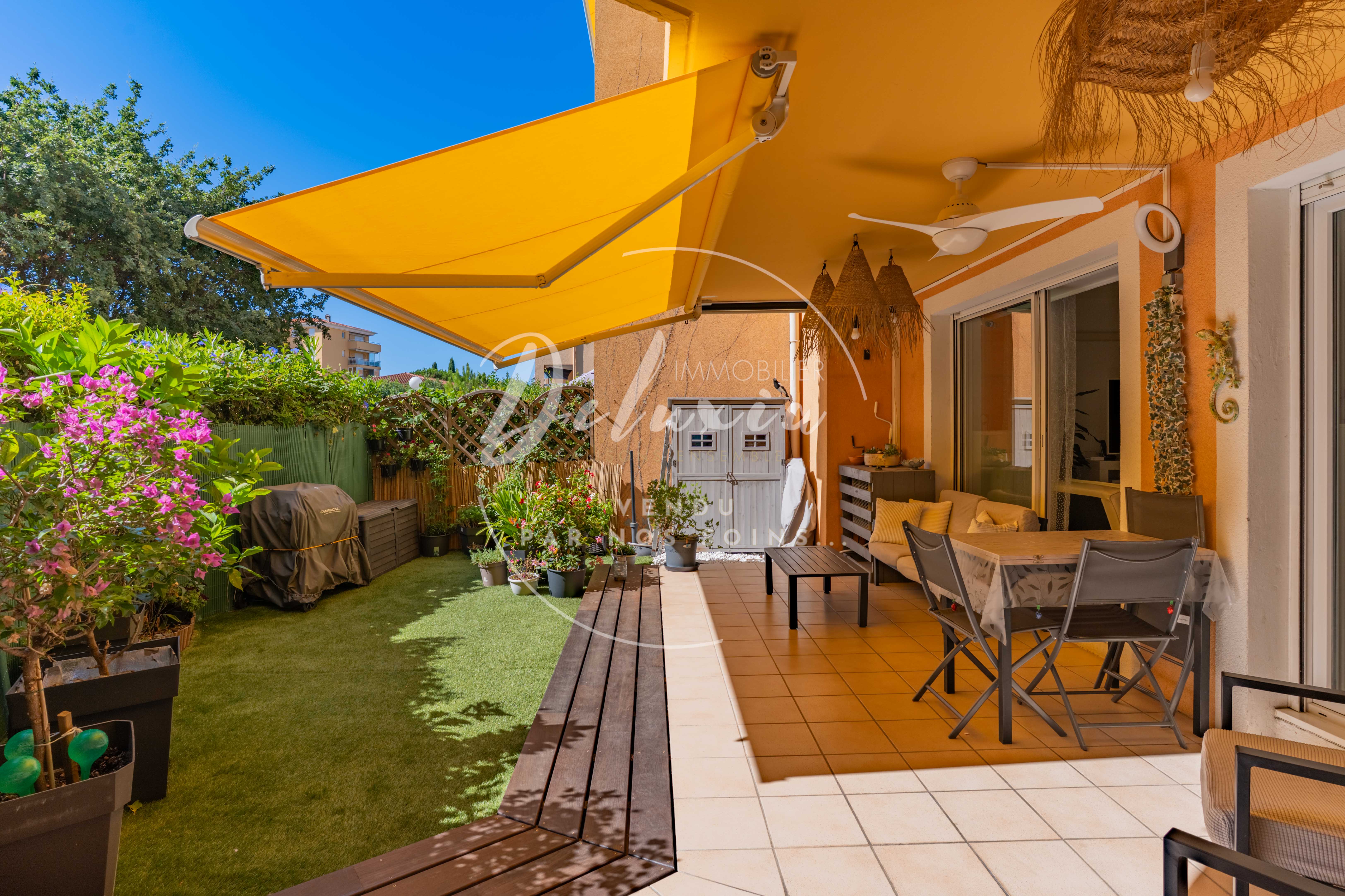 Appartement 3 pièces rénové en rez-de-jardin, dans une résidence avec piscine et tennis, Fréjus.