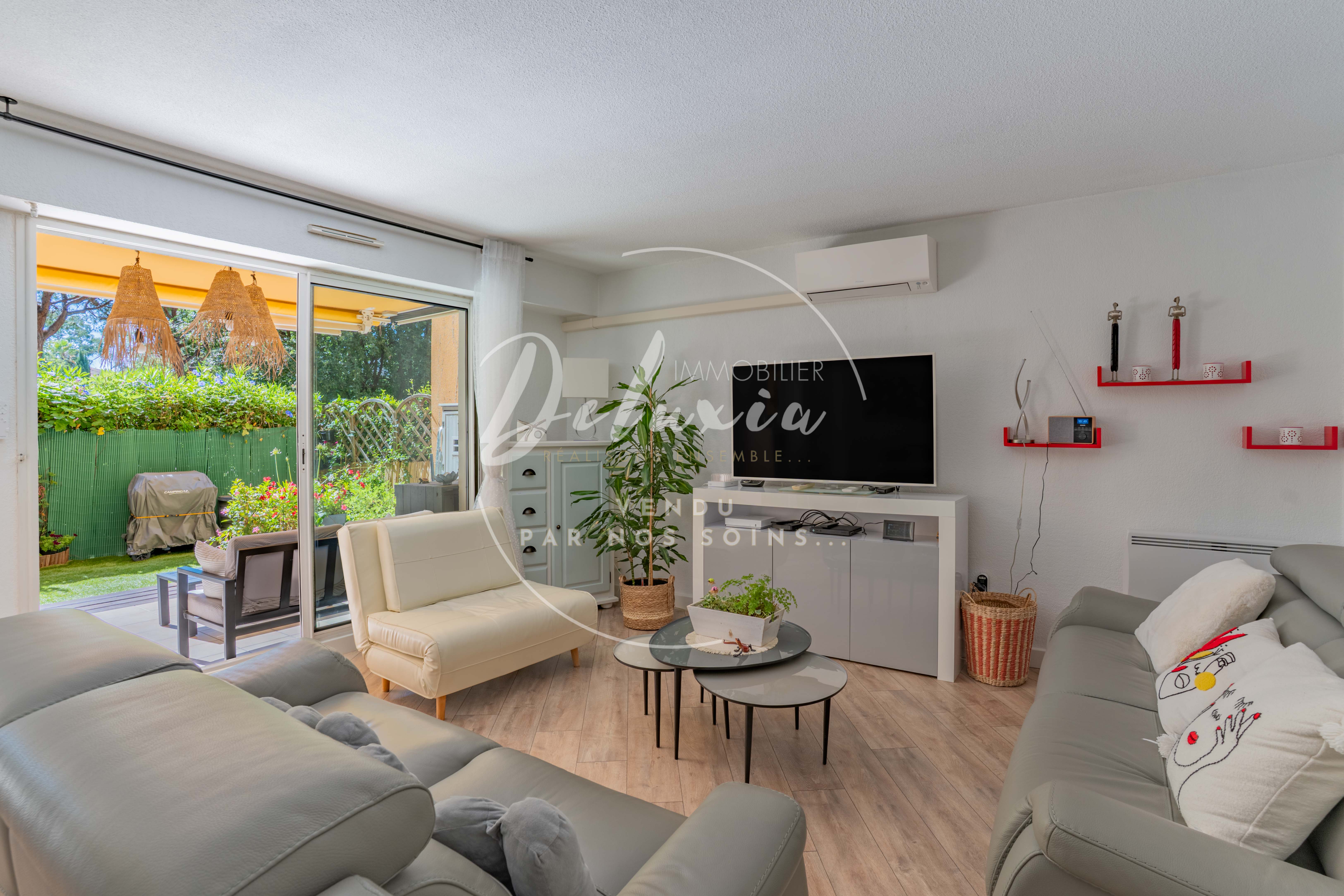Appartement 3 pièces rénové en rez-de-jardin, dans une résidence avec piscine et tennis, Fréjus.