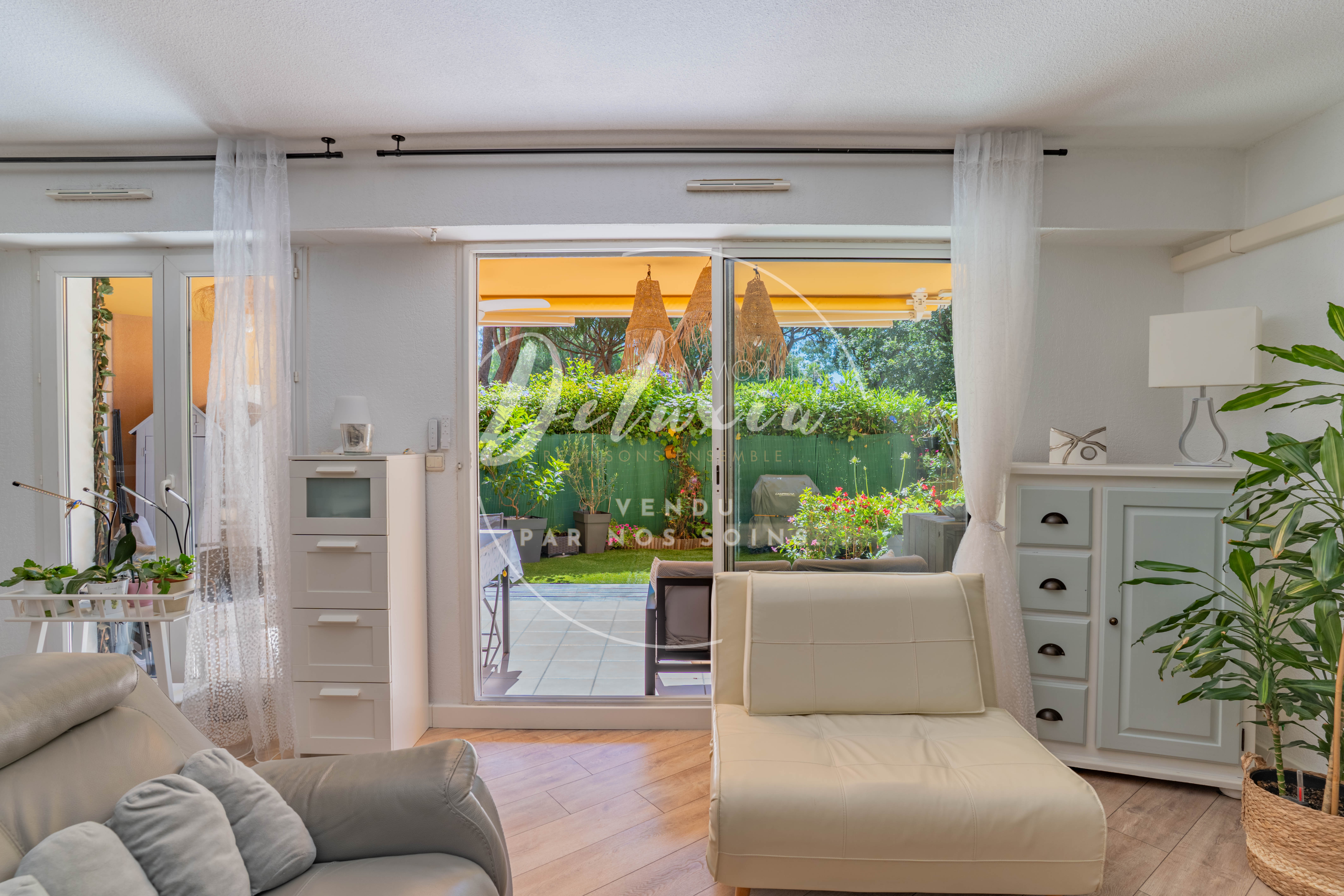 Appartement 3 pièces rénové en rez-de-jardin, dans une résidence avec piscine et tennis, Fréjus.