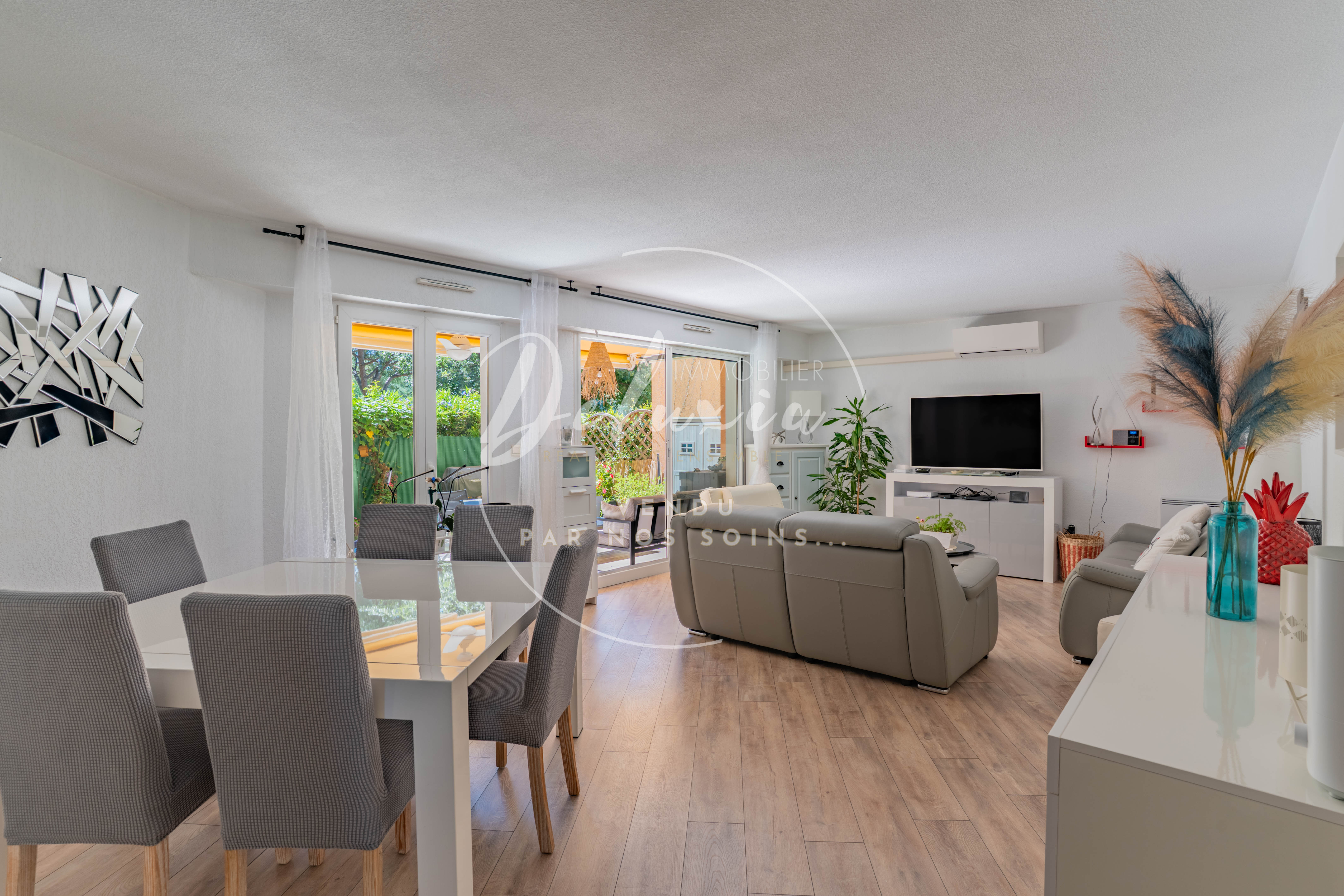 Appartement 3 pièces rénové en rez-de-jardin, dans une résidence avec piscine et tennis, Fréjus.