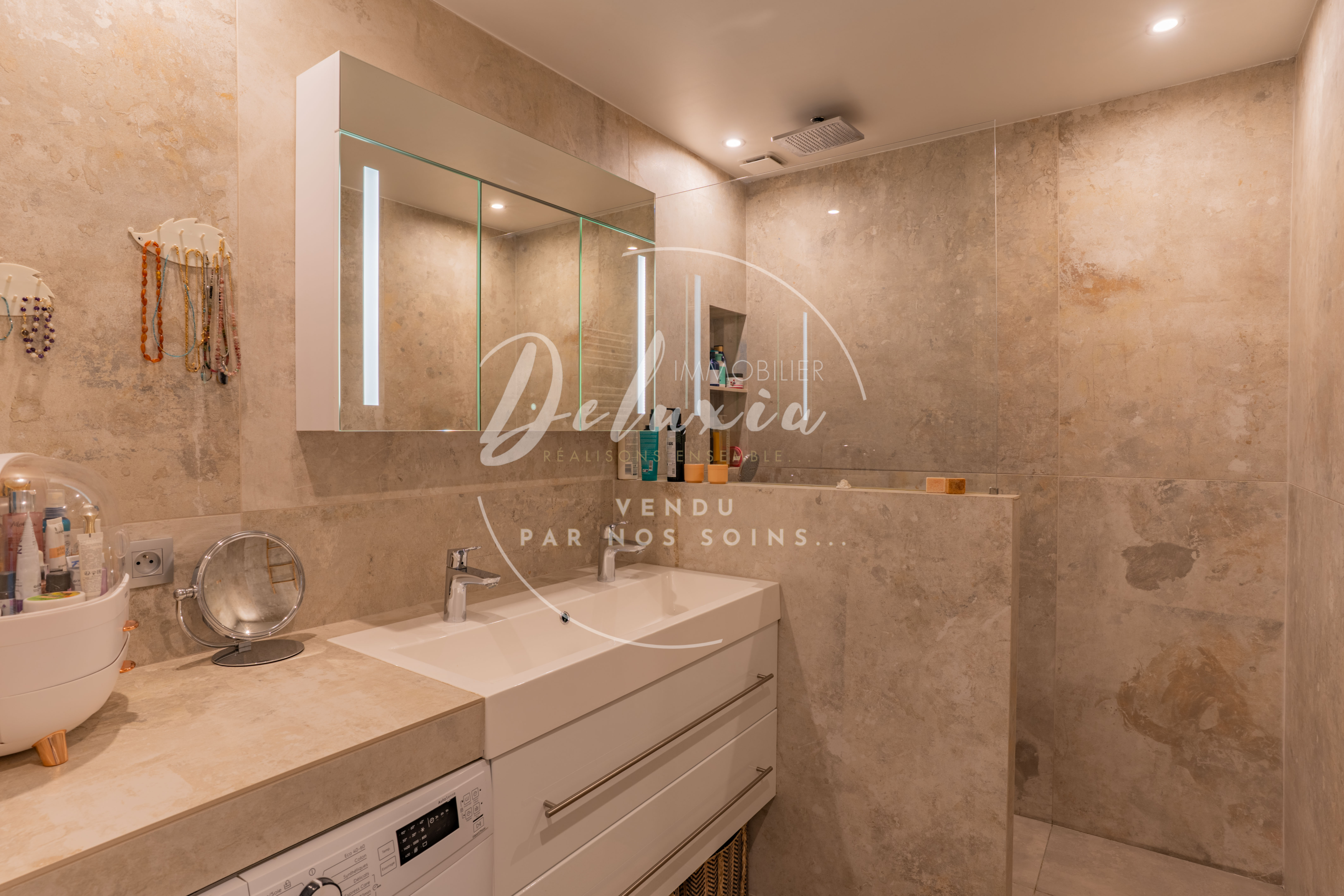 Appartement 3 pièces rénové en rez-de-jardin, dans une résidence avec piscine et tennis, Fréjus.