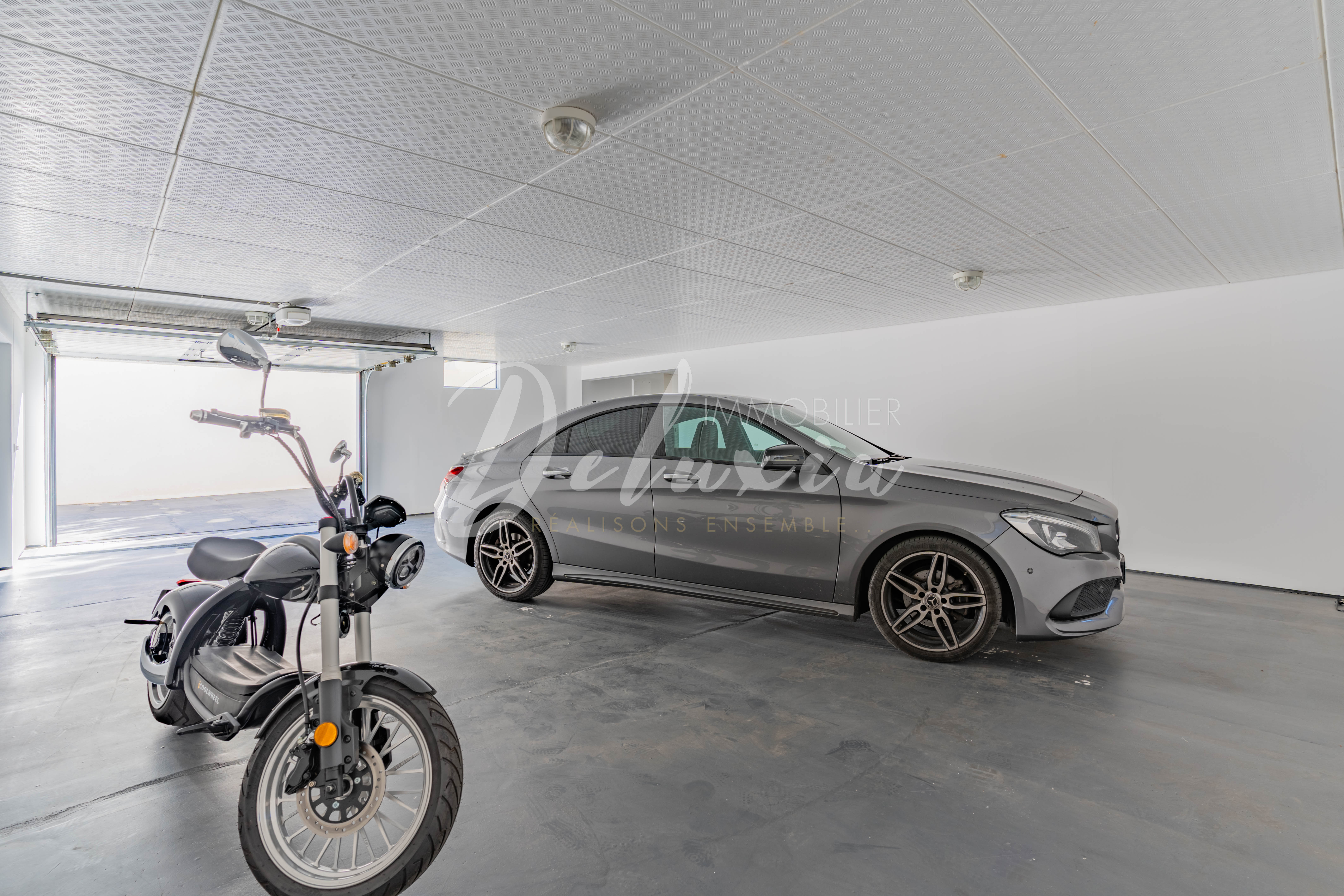 Maison à vendre avec grand garage à Saint-Raphaël 