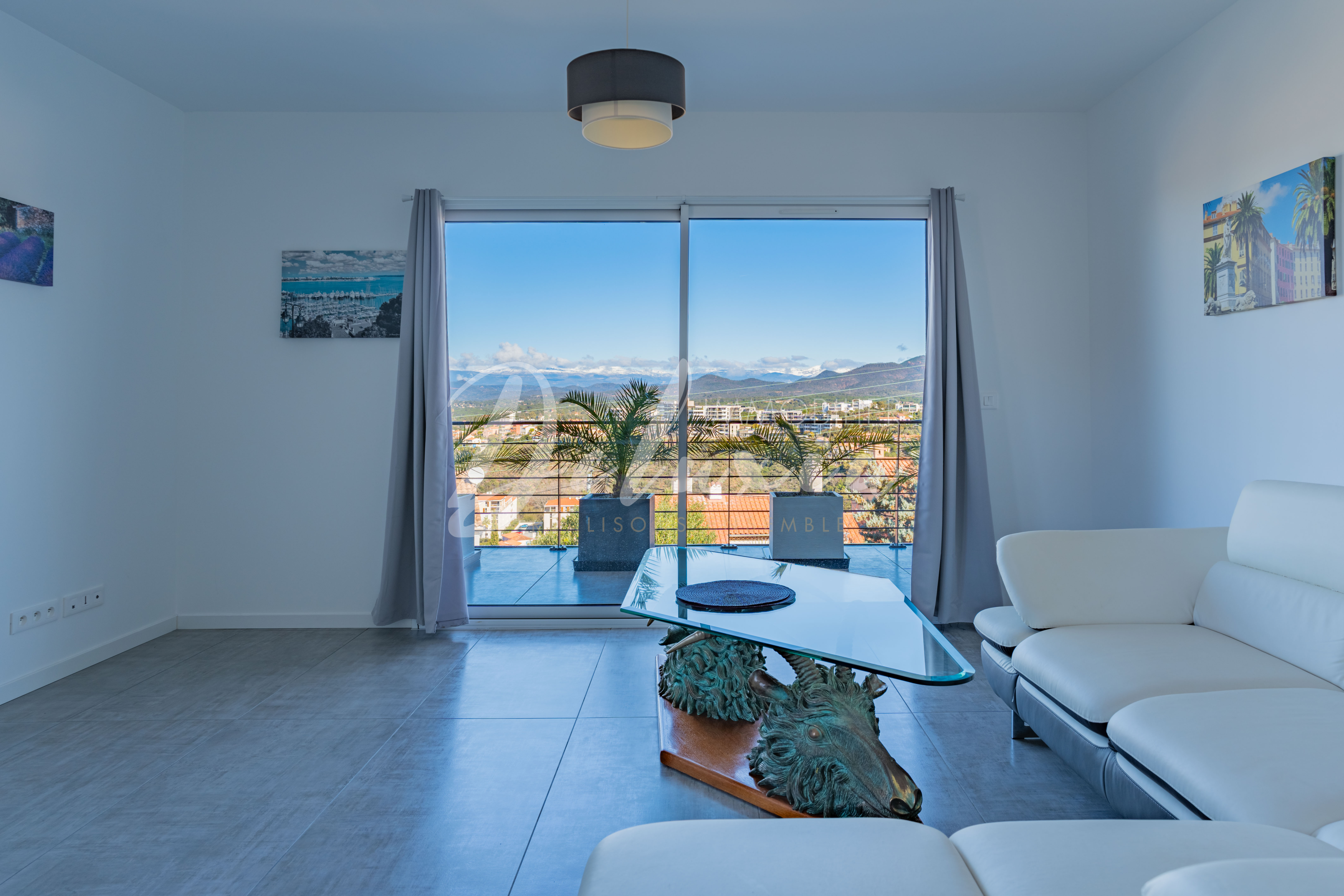 Villa à vendre avec belle vue à Saint-Raphaël 