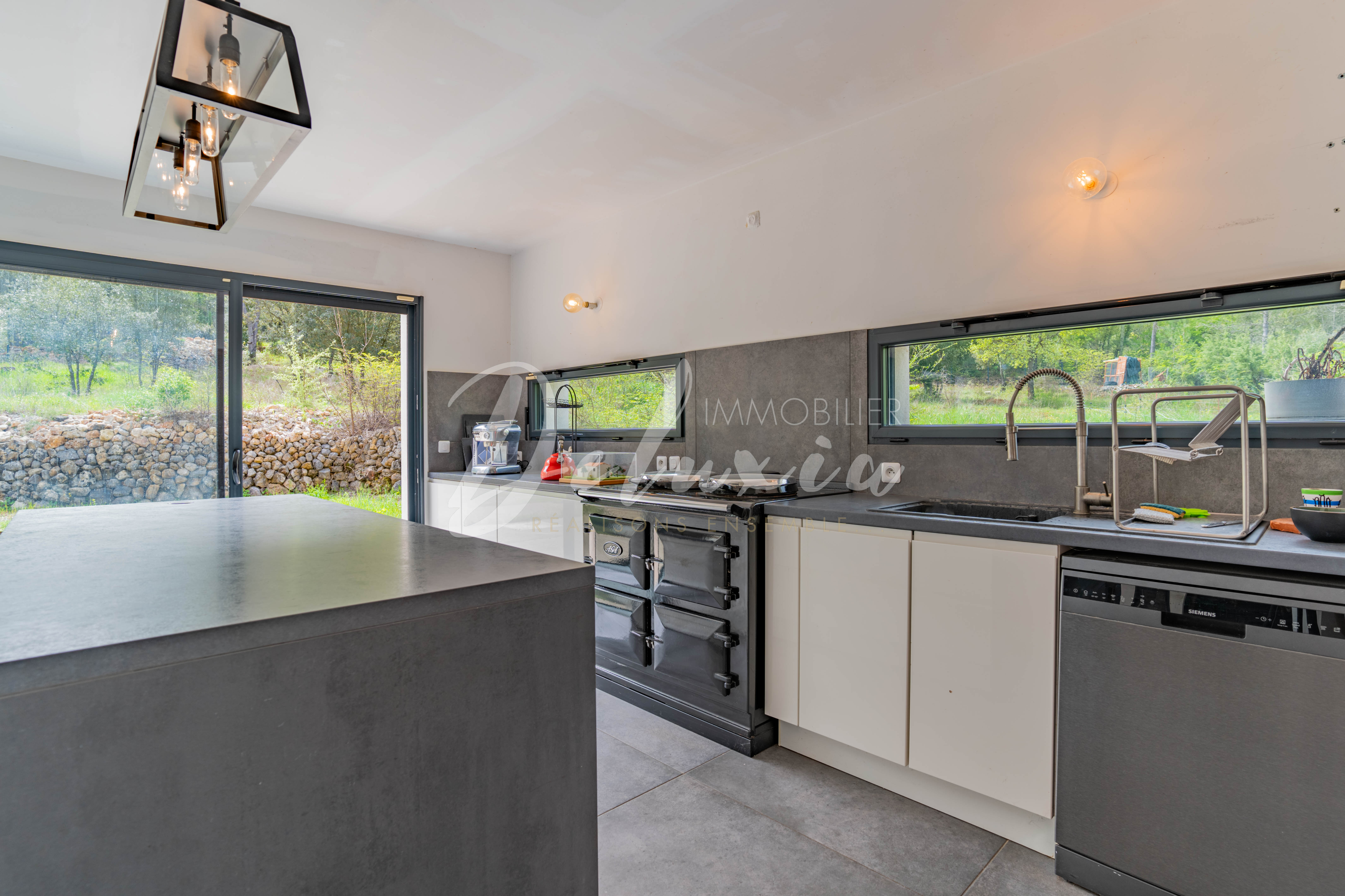 Maison à vendre avec cuisine moderne près de Lorgues 