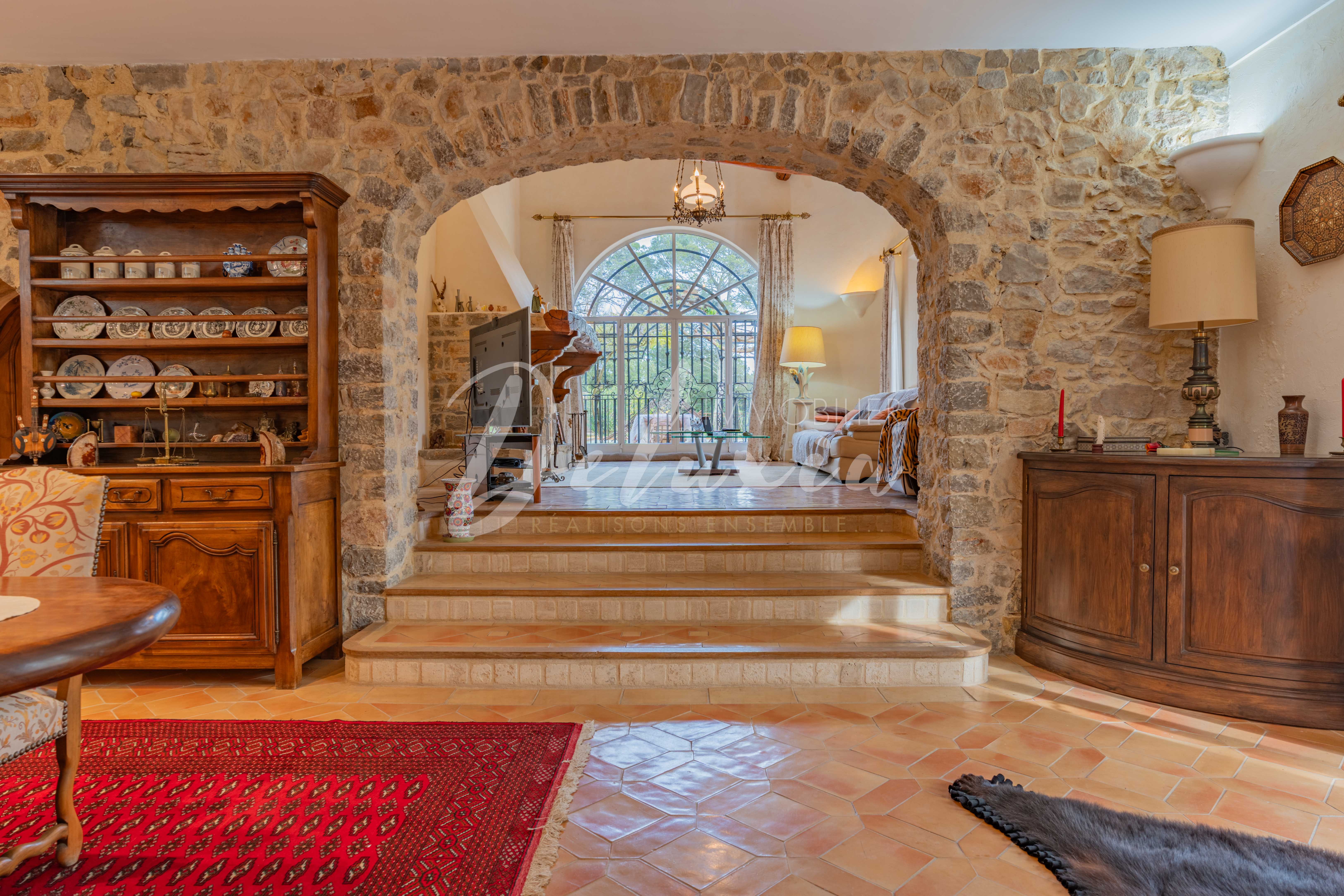 Maison à vendre avec grande pièce de vie dans l'arrière pays varois 